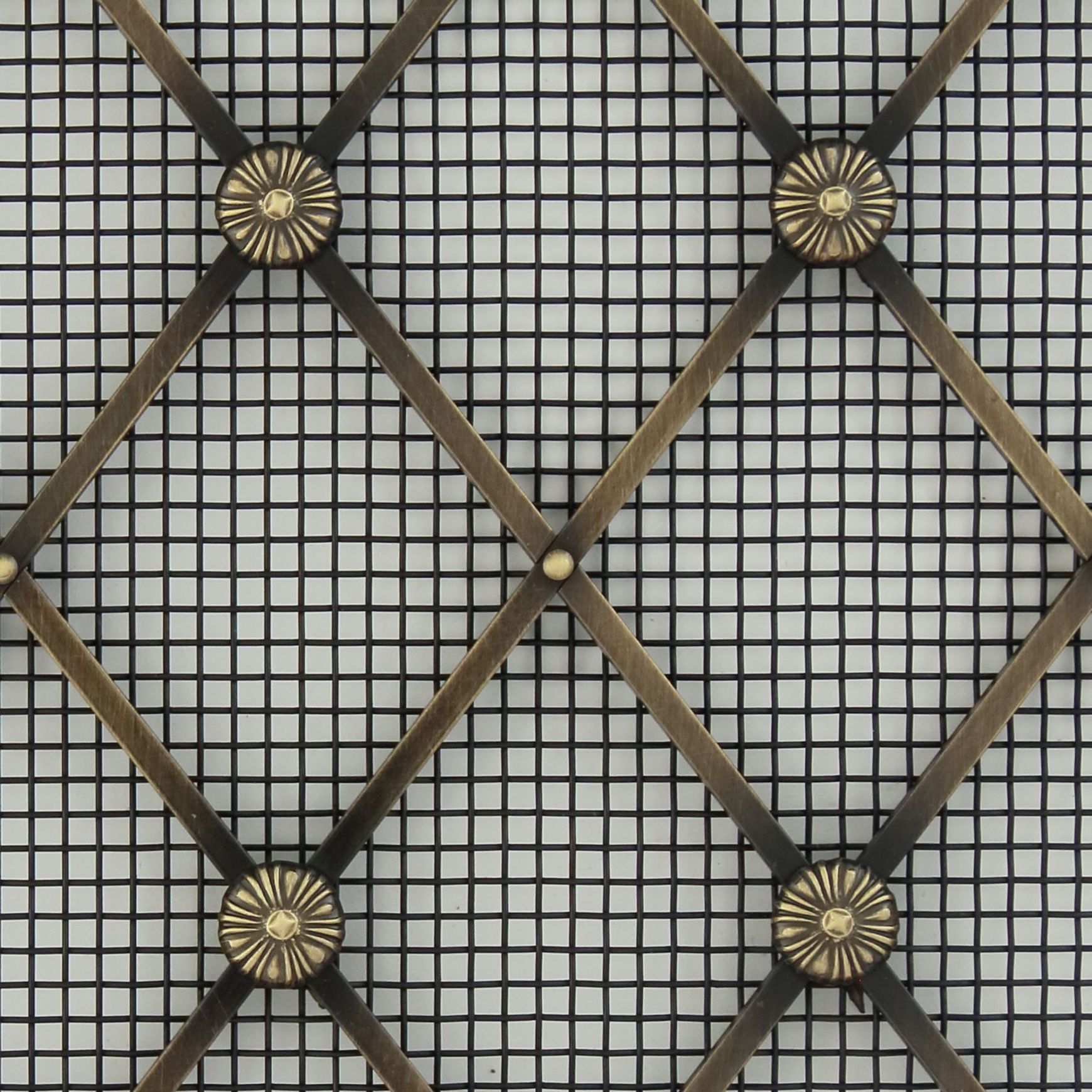 Oxford Diamond Grille With Alternate Floral Rosettes