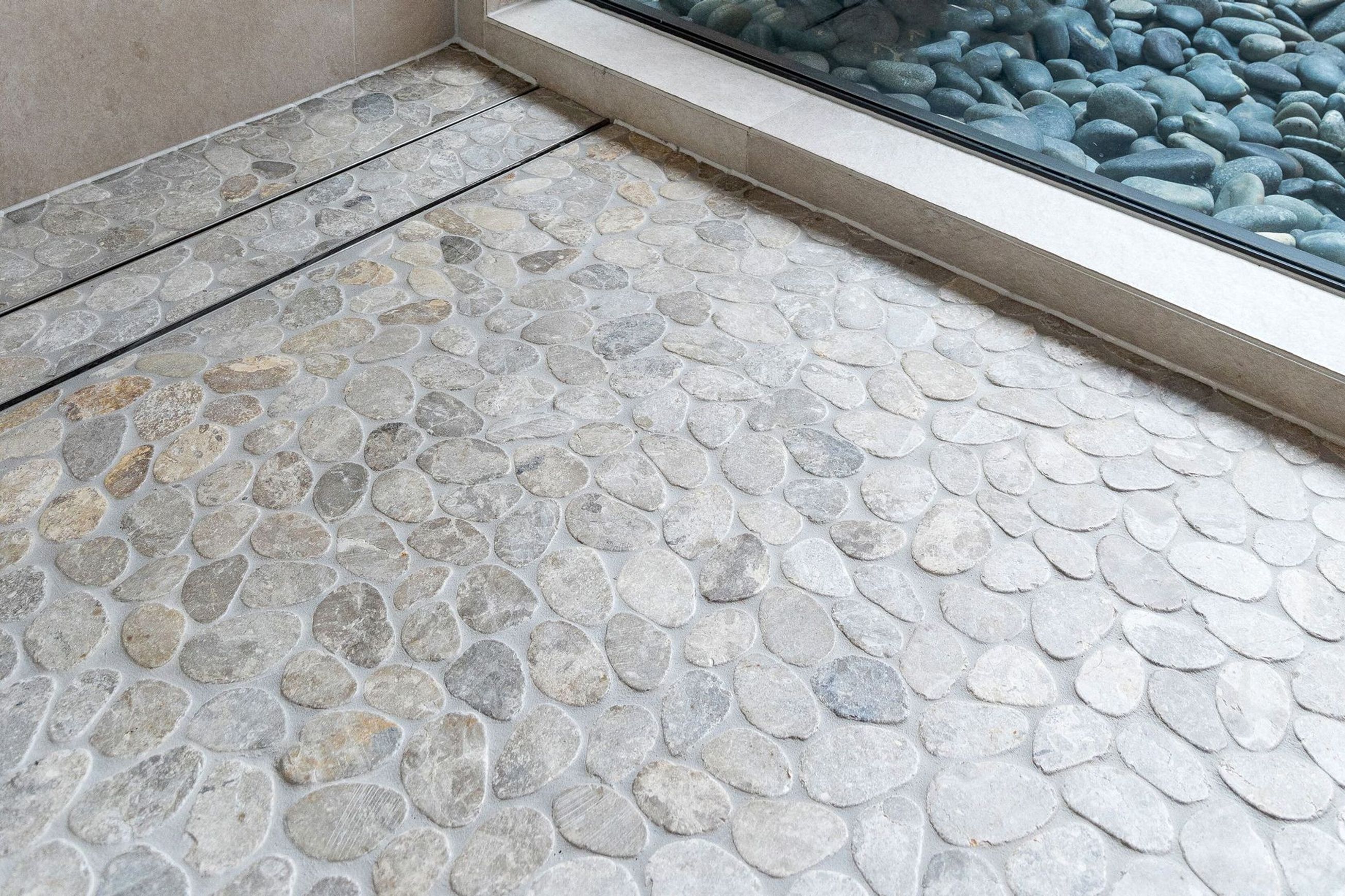Level Pebble Tile