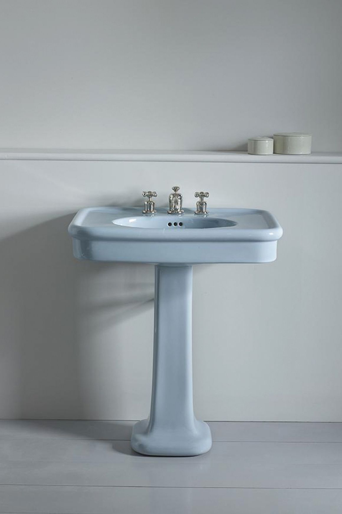 Rockwell Basin on Pedestal