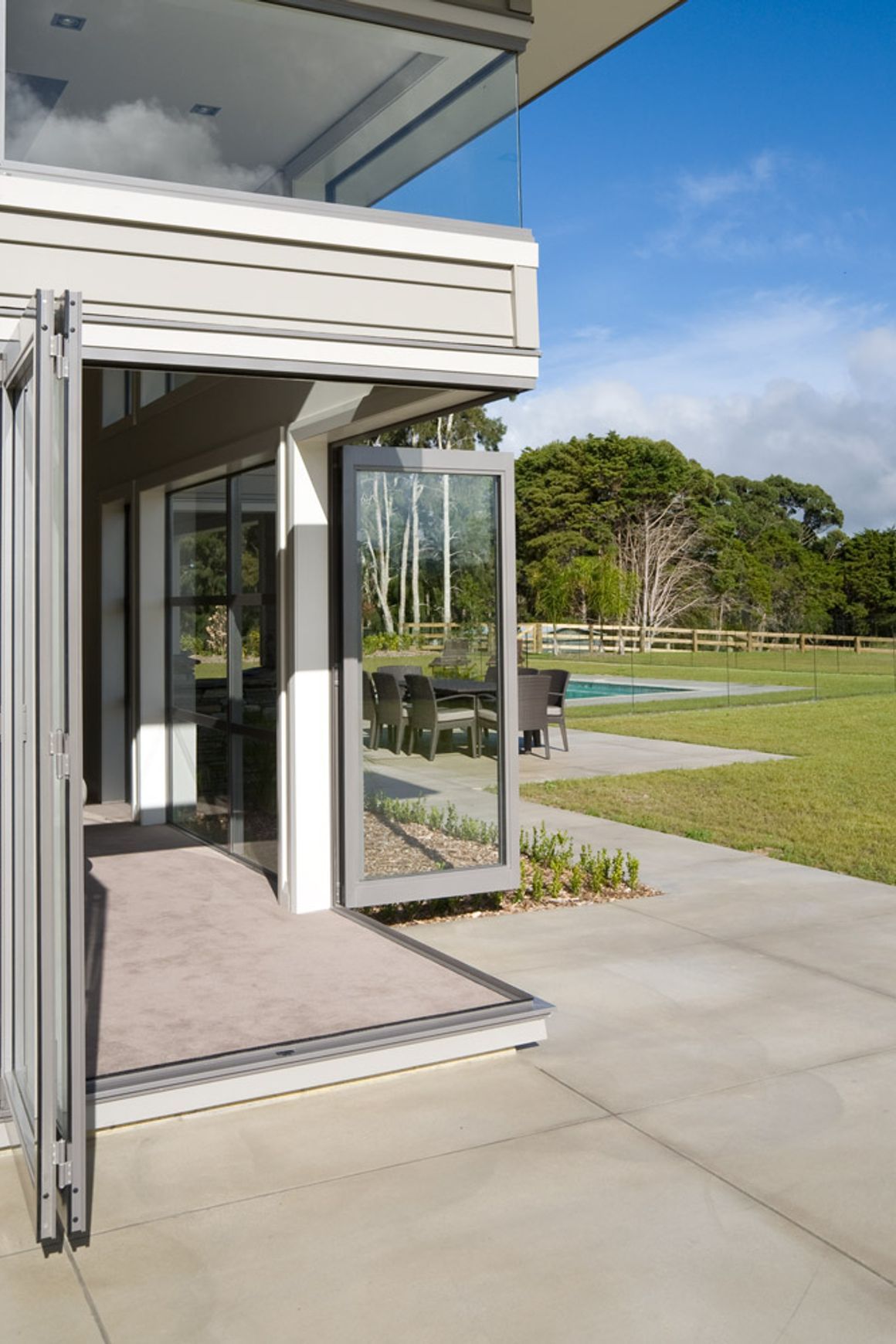 Corner Bifold Foldback™ Doors