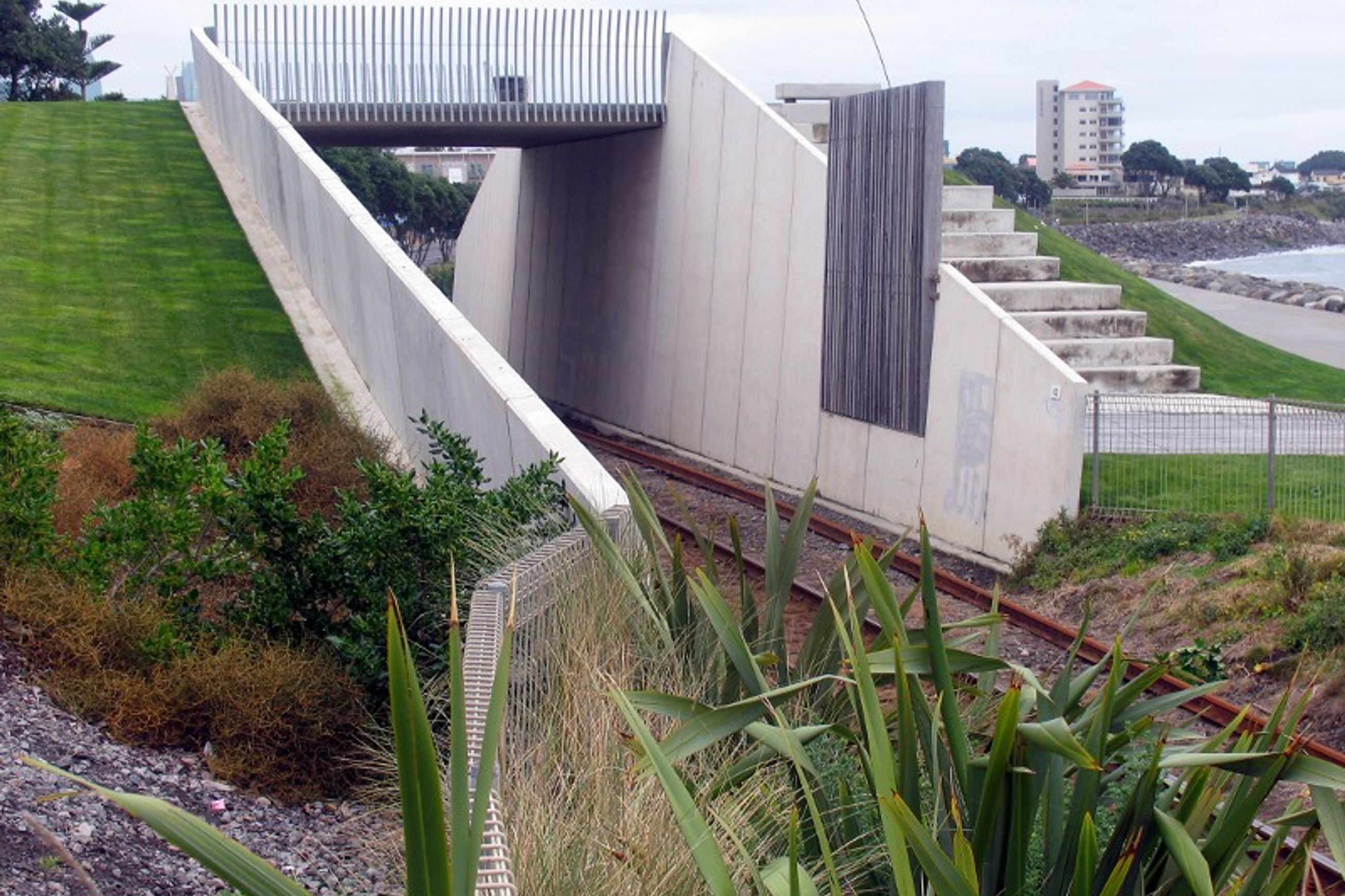 Barriers & Retaining Walls
