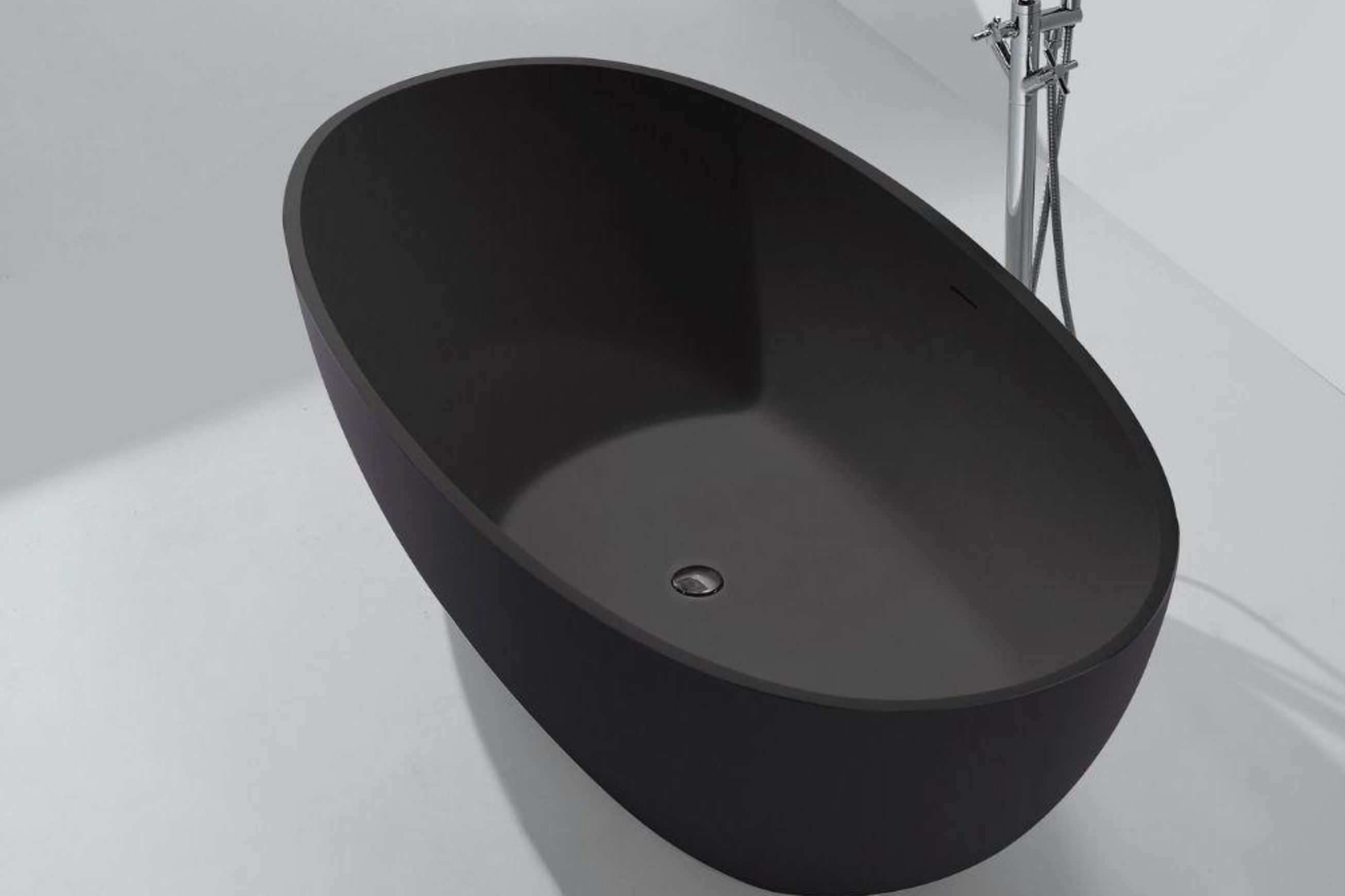 B003-A Classic Matte Black Hugi Bath 1828mm