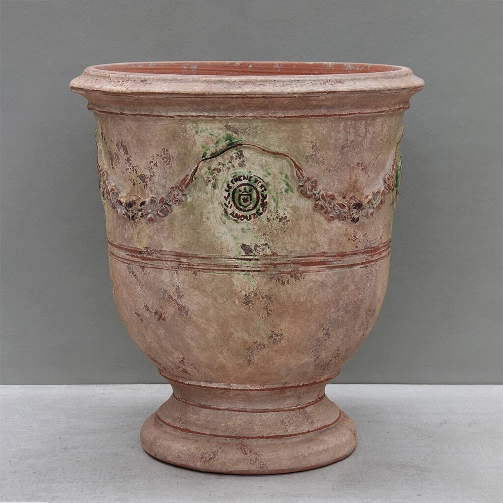 Antique Finish Versailles Traditional Anduze