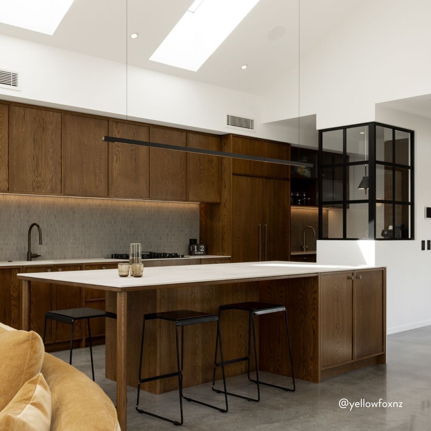 Capsühl Linear LED Pendant Black