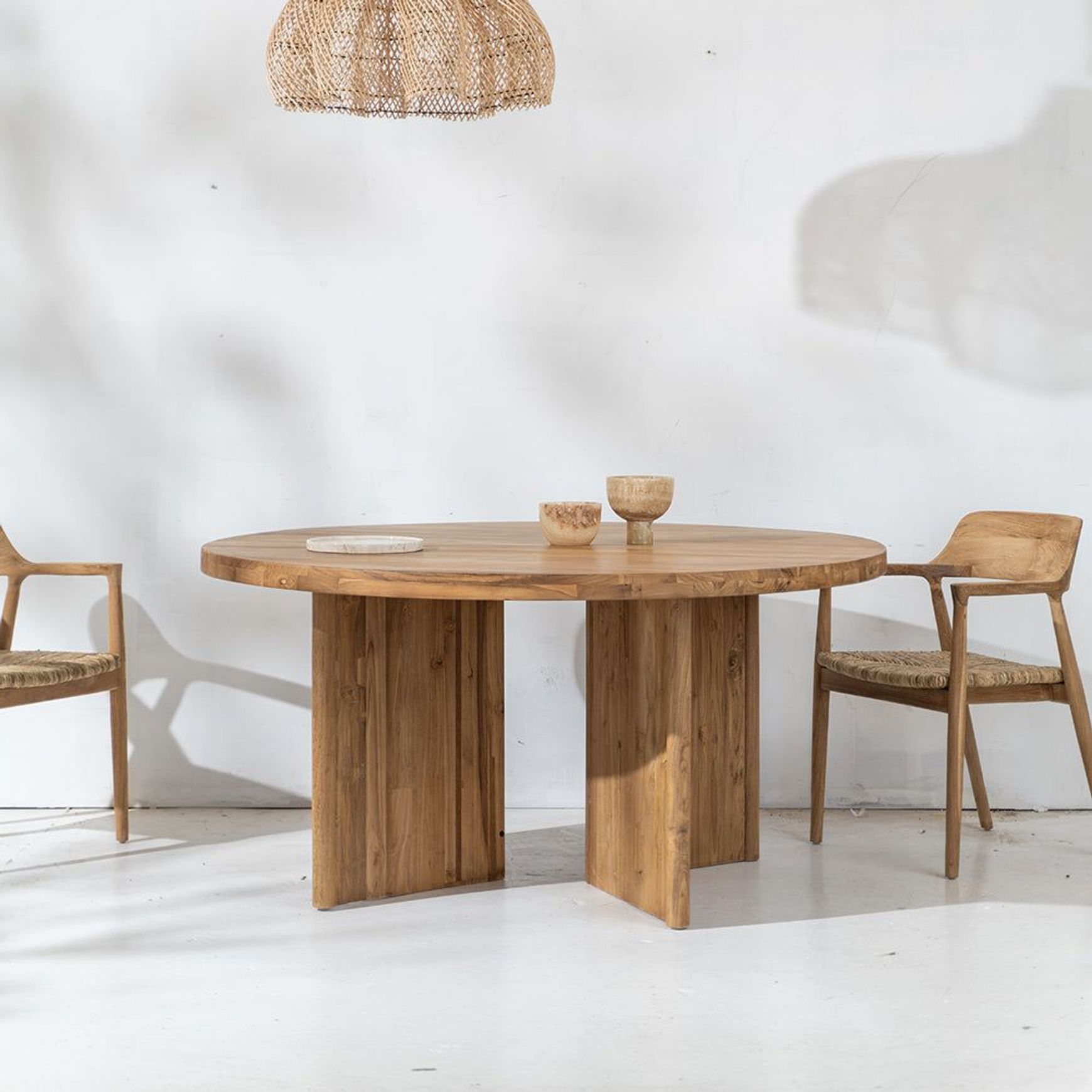 Avus Round Table in Natural