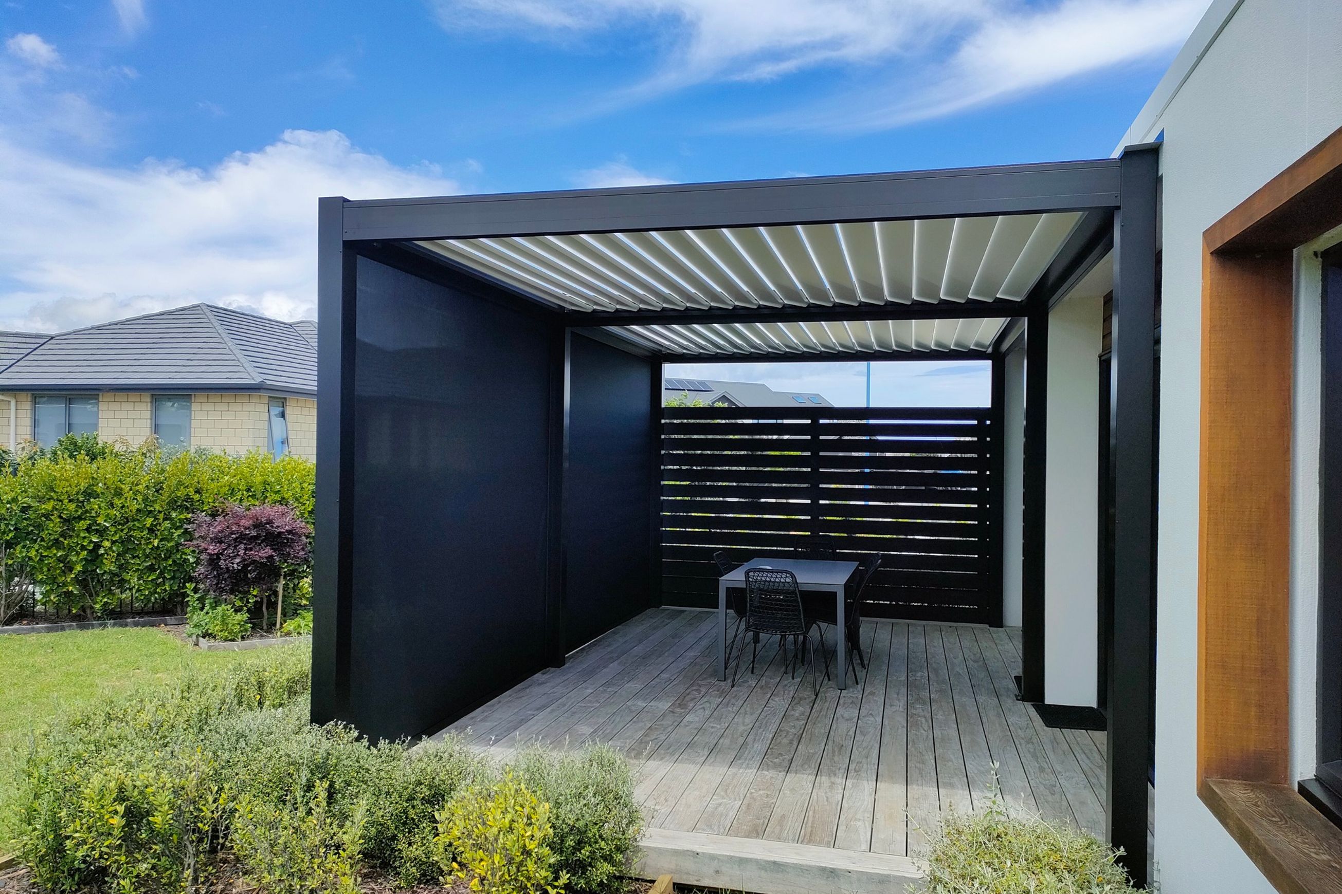 Solarzip® Outdoor Blind