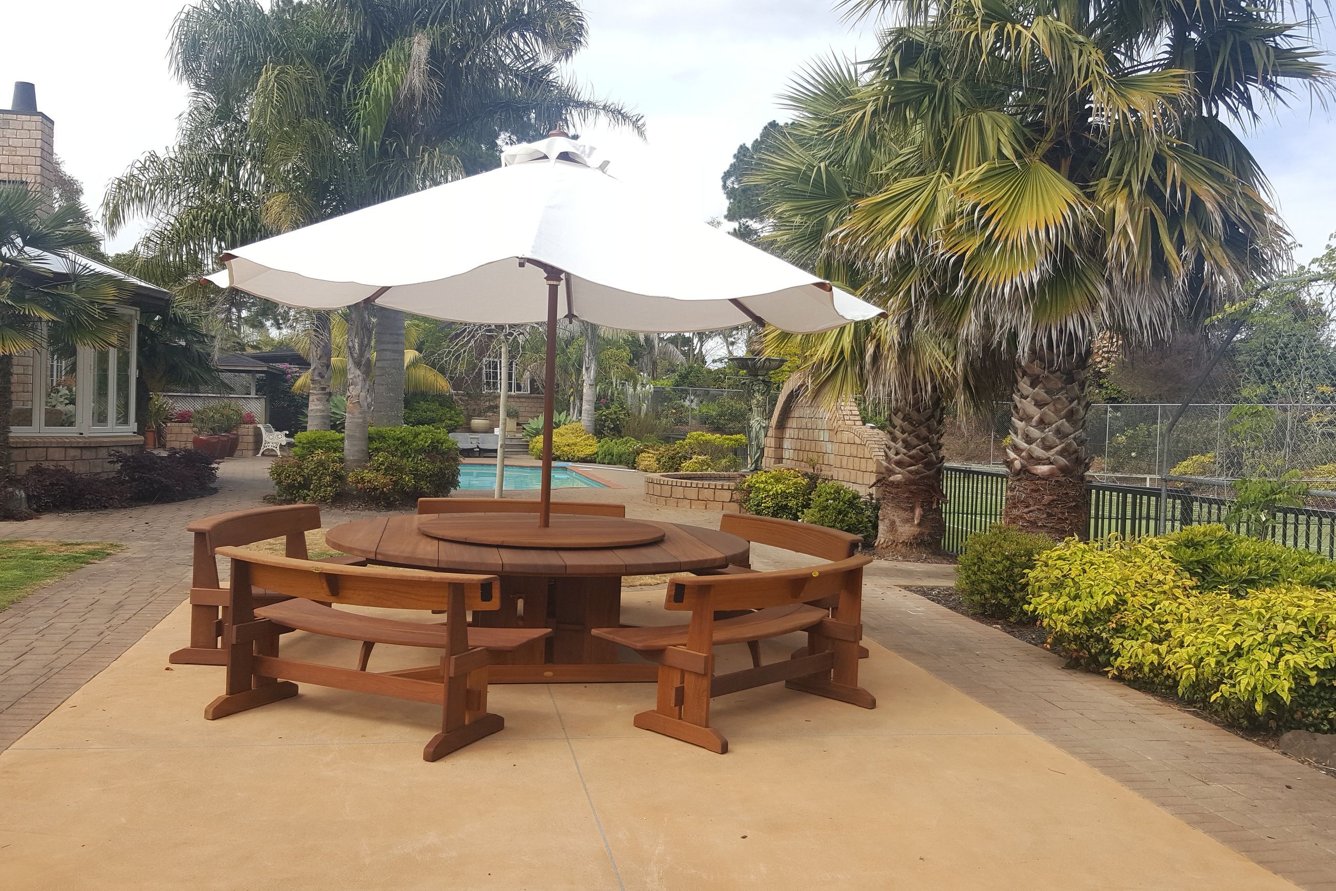 Round Table Suite 2400