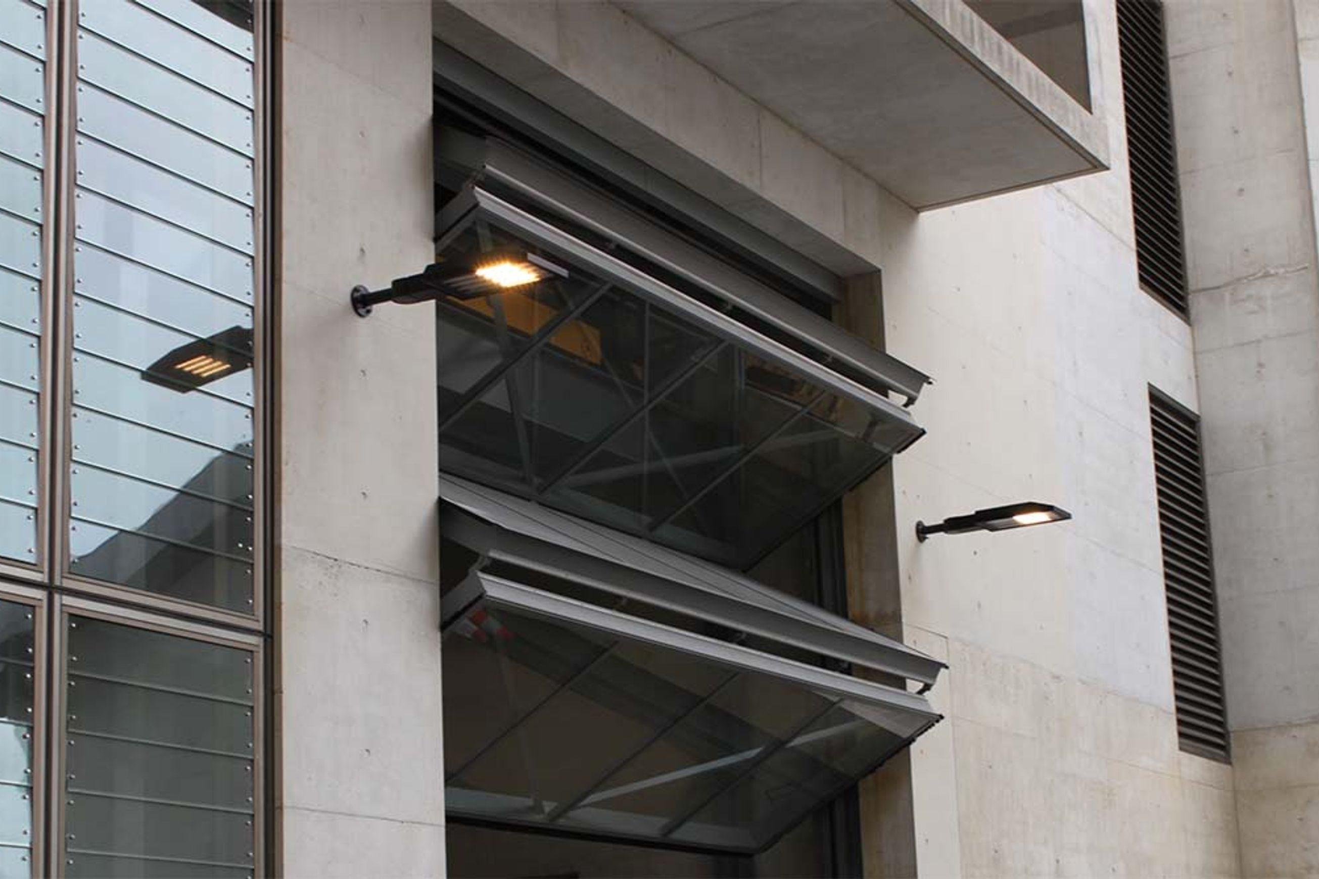 SC4000 Four-Leaf Foldaway Counterweight Balanced Door | Counterweight Doors