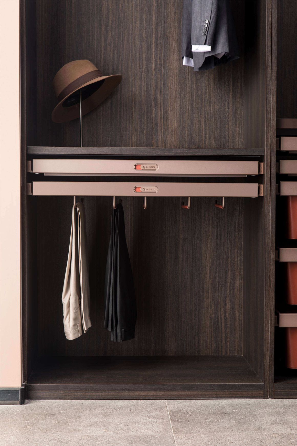 Basistem BRUGG Wood Pants Hanger