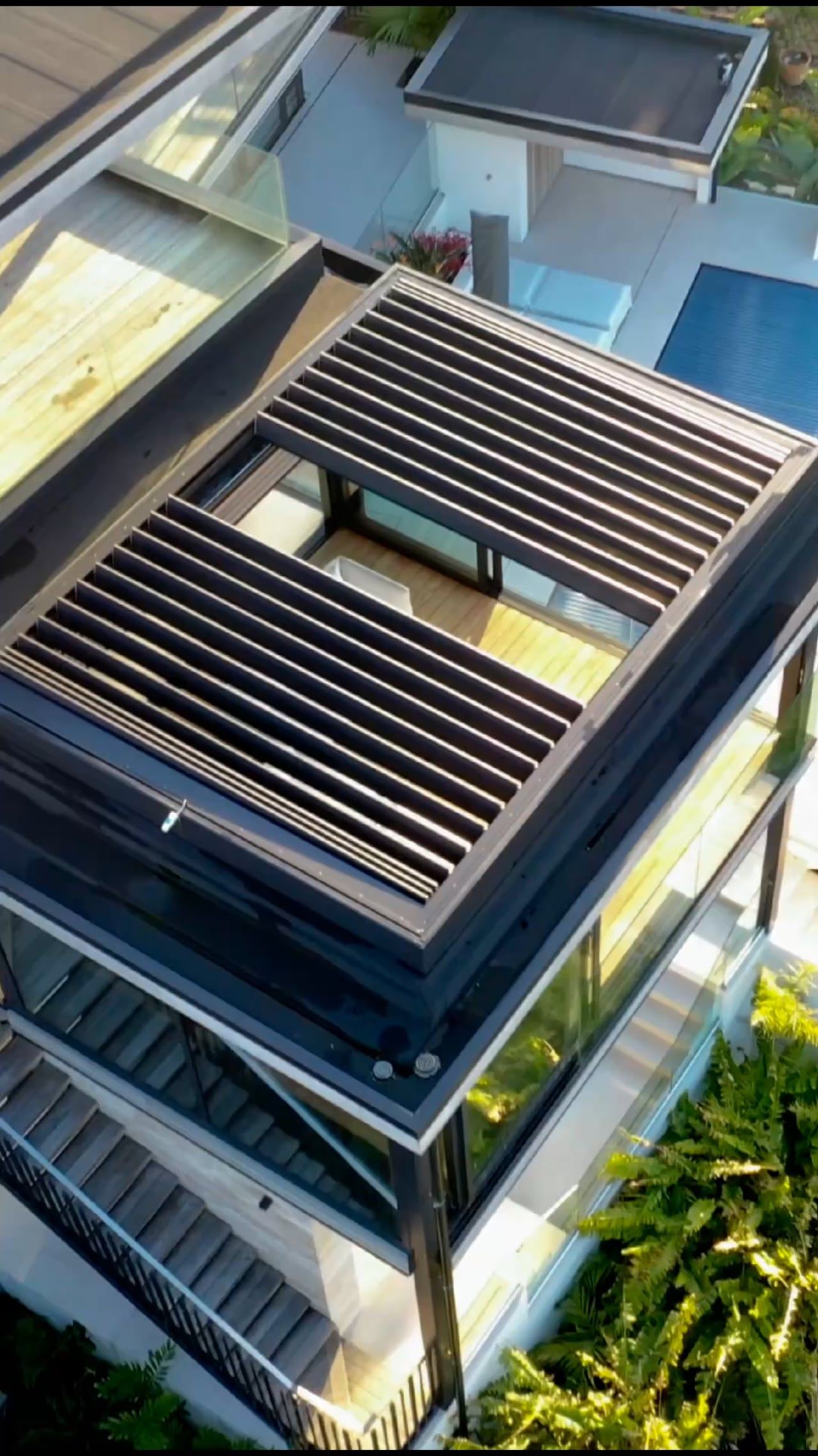 Louvretec Retract Roof: Coastal Living