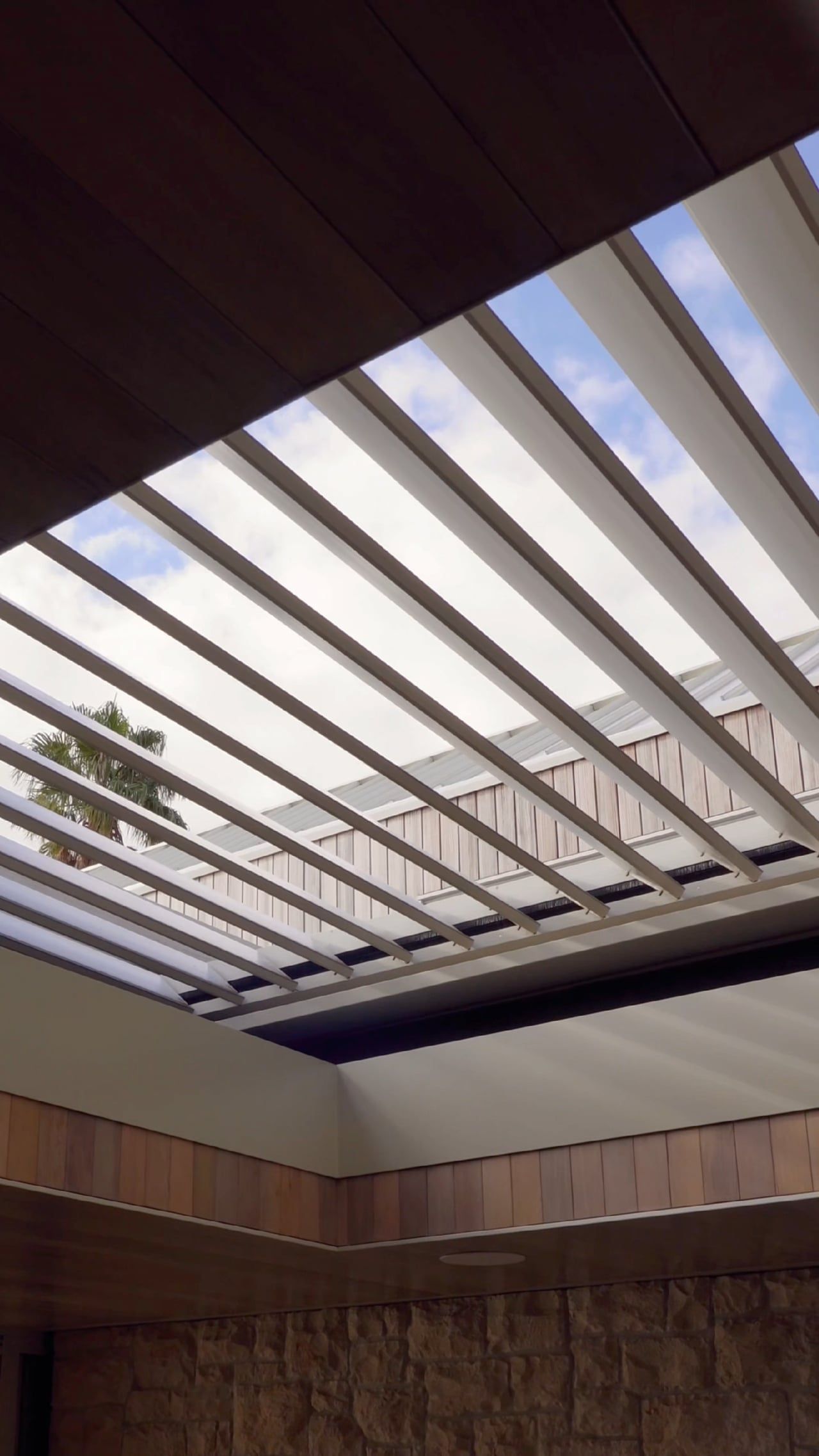 Louvretec Retract Roof: Coastal Living