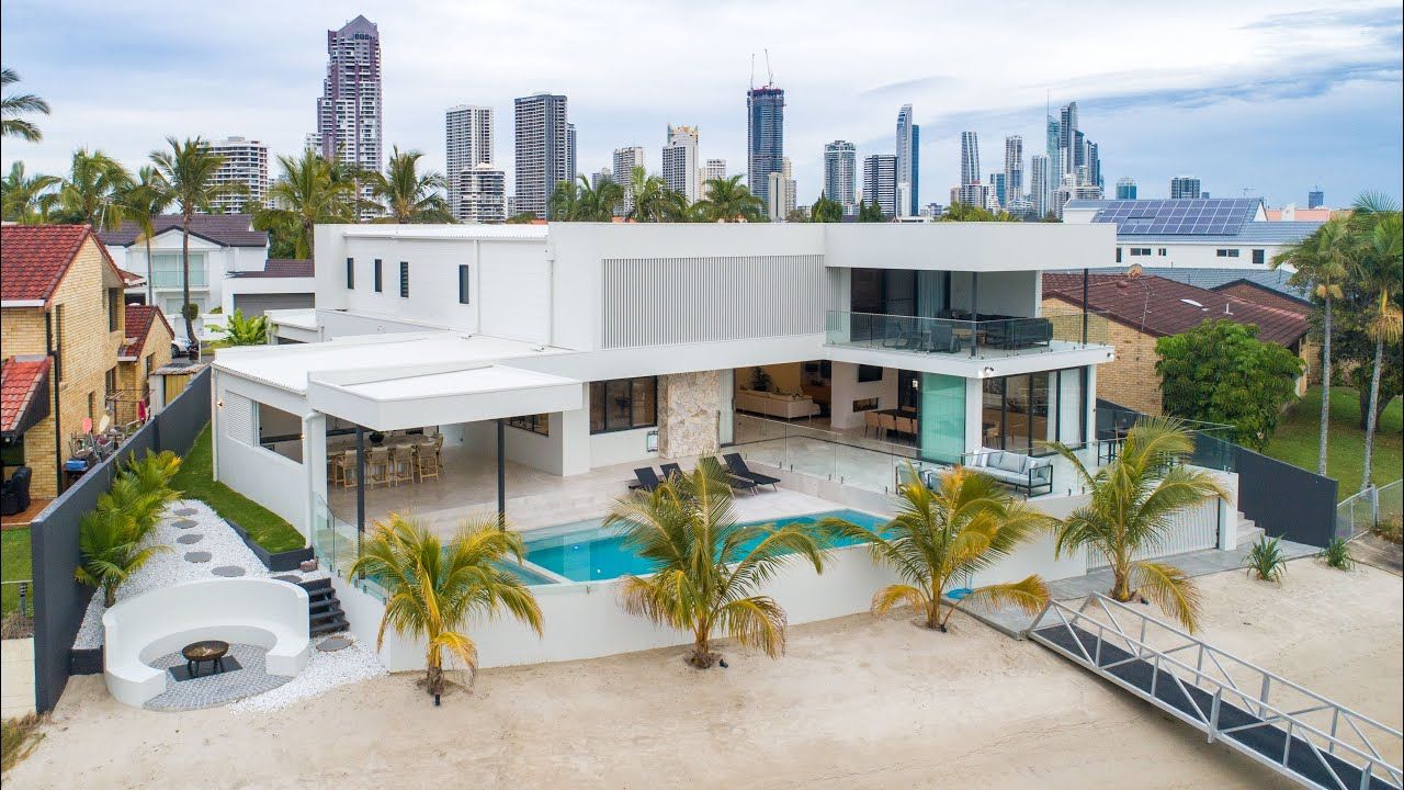 La Viva, Surfers Paradise