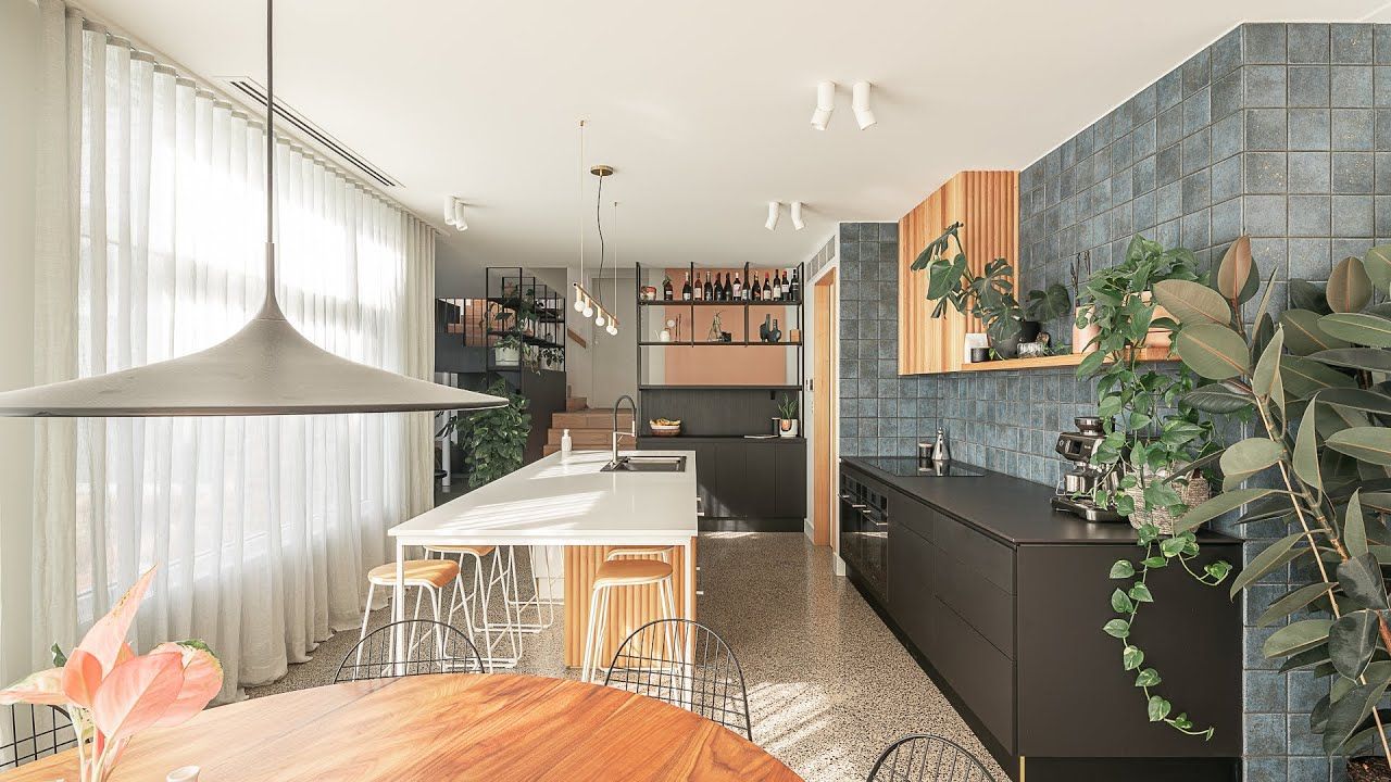 A Quirky and Colourful, Yet Refined Family Home for the Architect's Sister