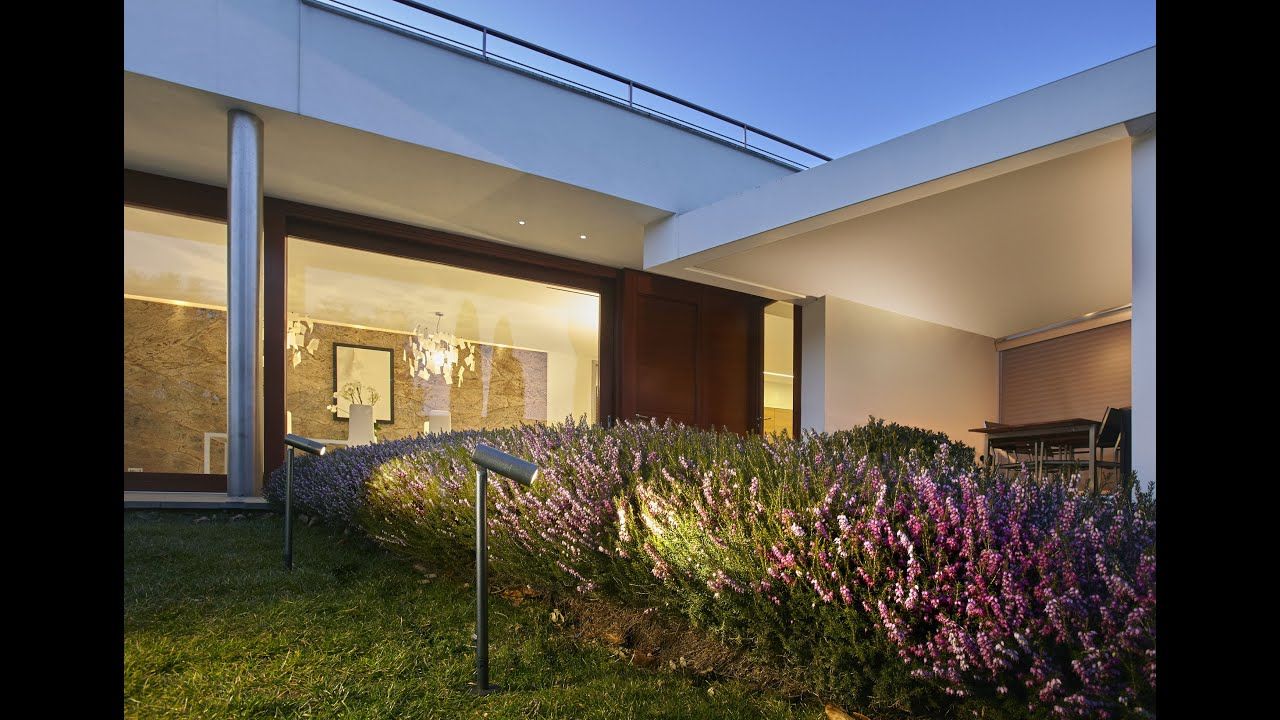Flower | Adjustable outdoor microprojector