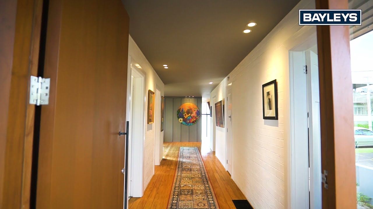 Winsomere Crescent, Westmere video