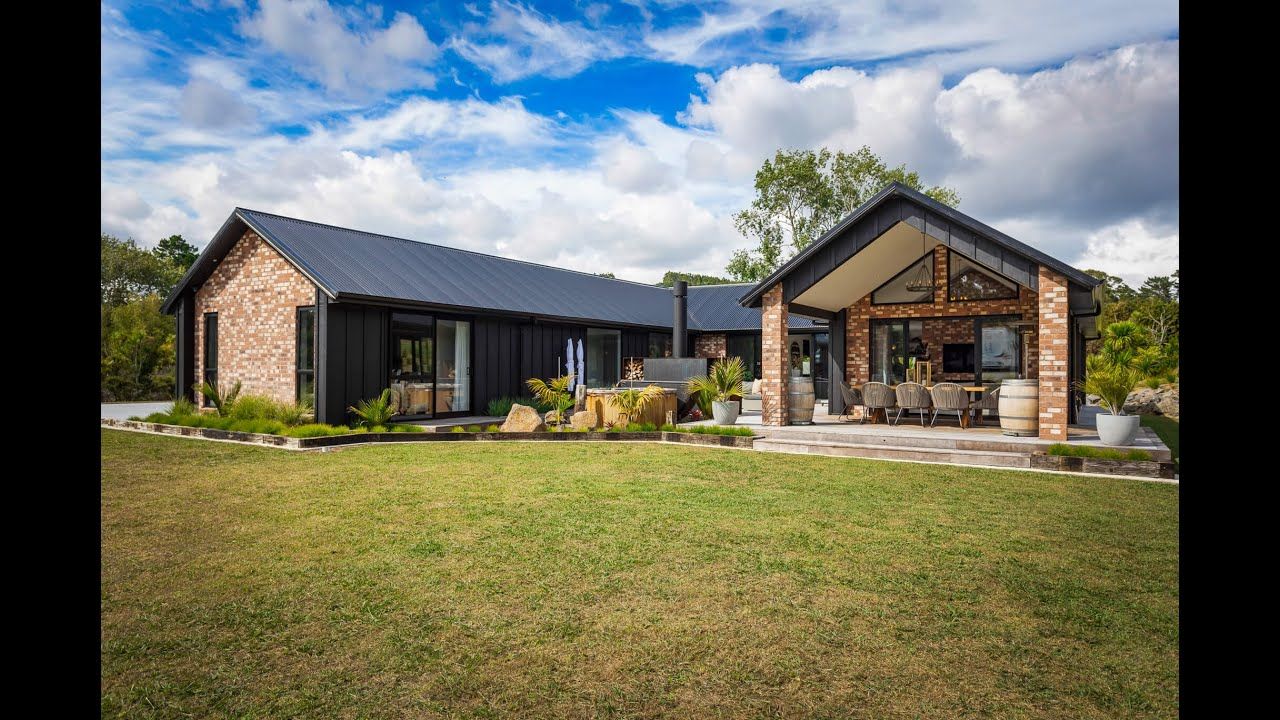 Madison Park Homes - Luxury Build Timeless Brickwork, Muriwai