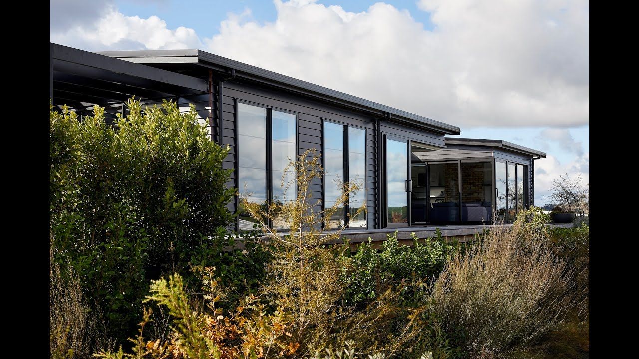 This striking black-clad home brings Tuscany and New York to Matakana