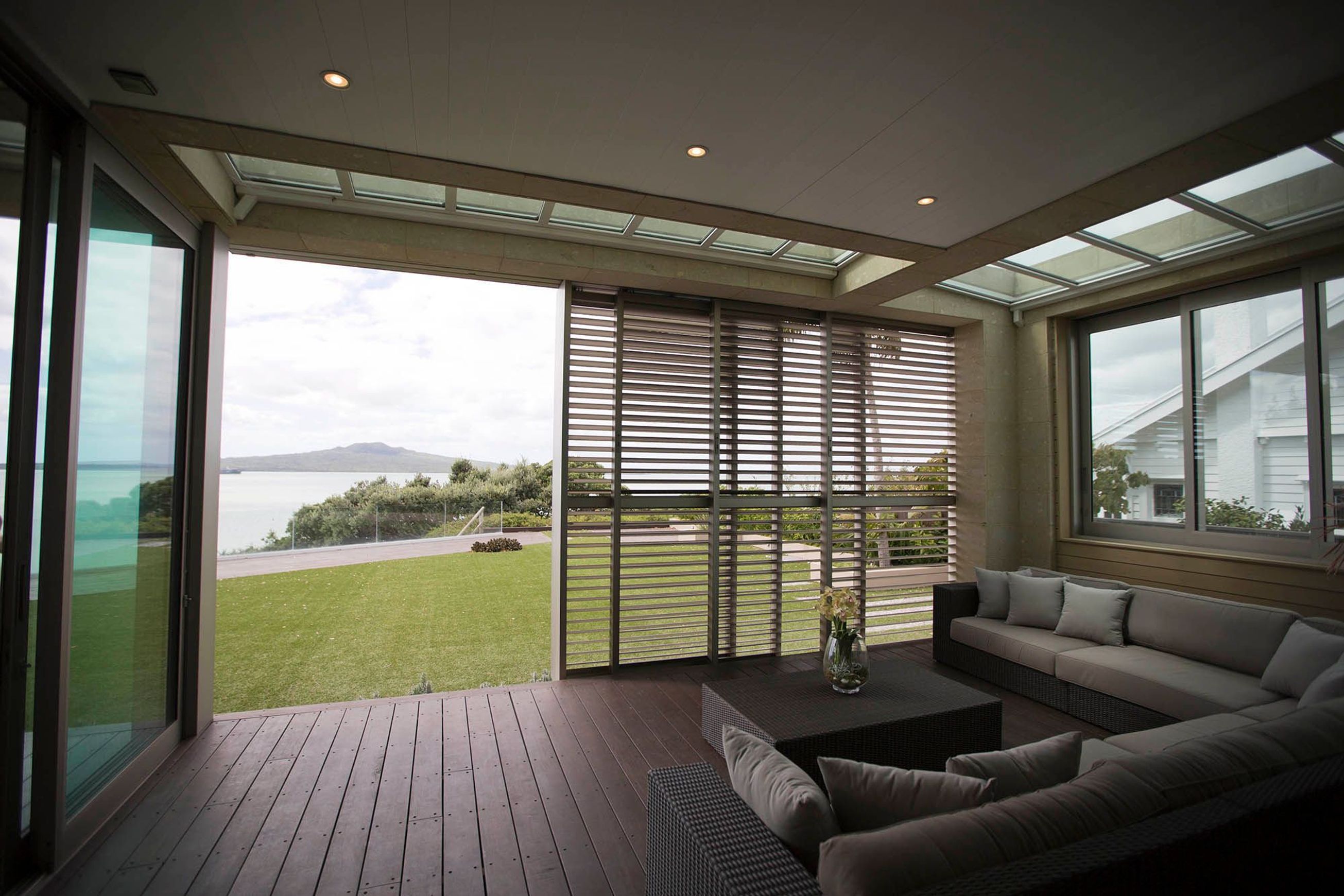 Hand Adjustable Louvre Panels (KISS Pivot System)