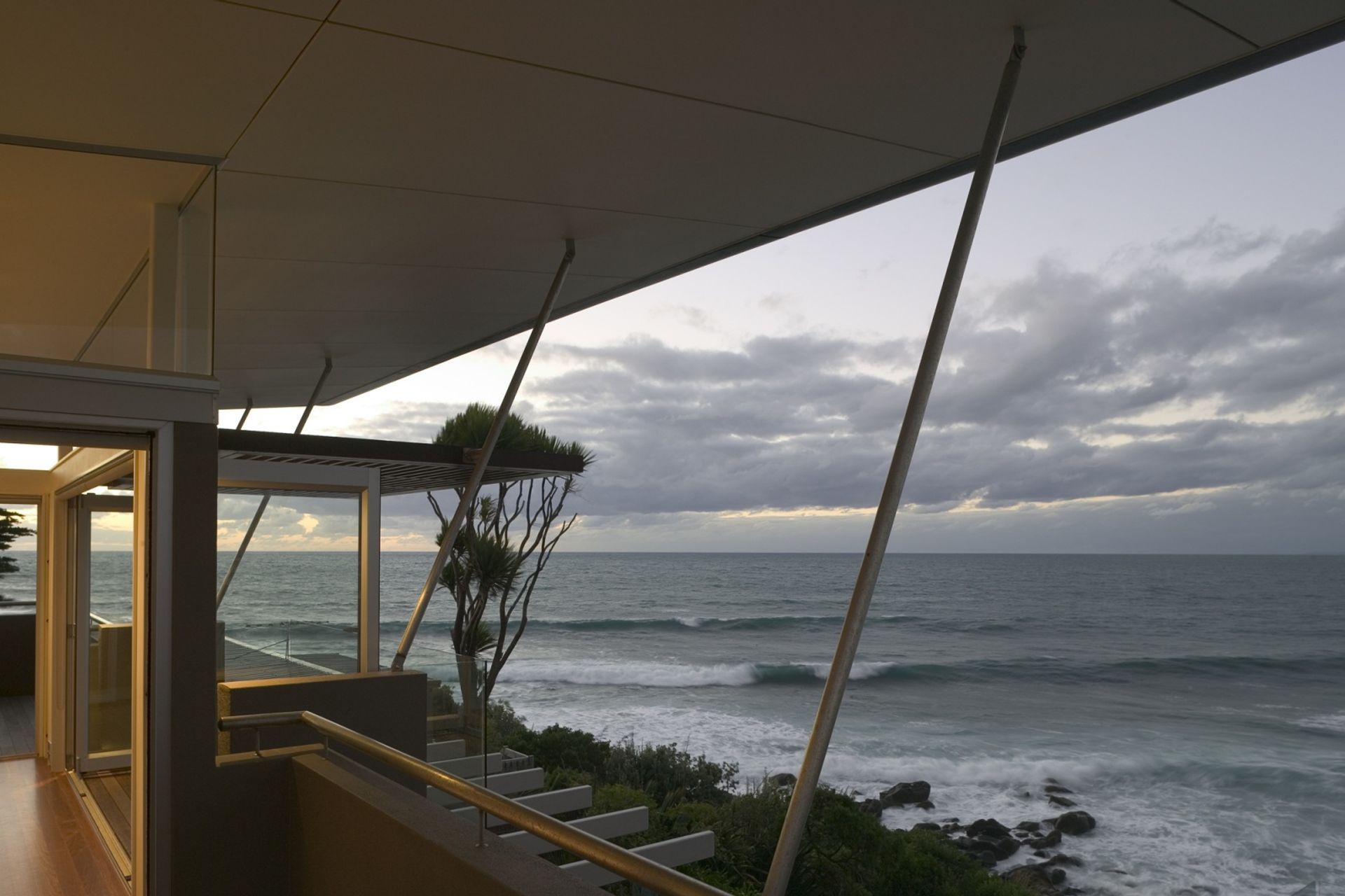 Raglan House