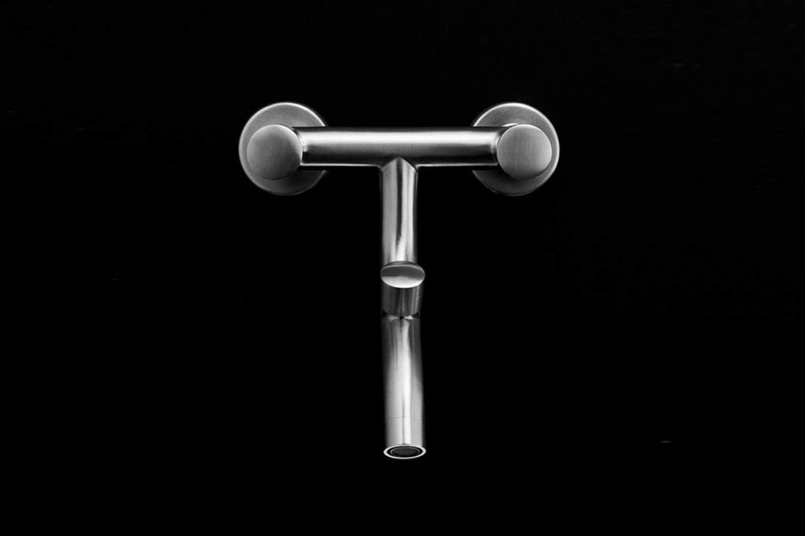 Ono 90 61 Bath Tap with shower hose by QUADRO