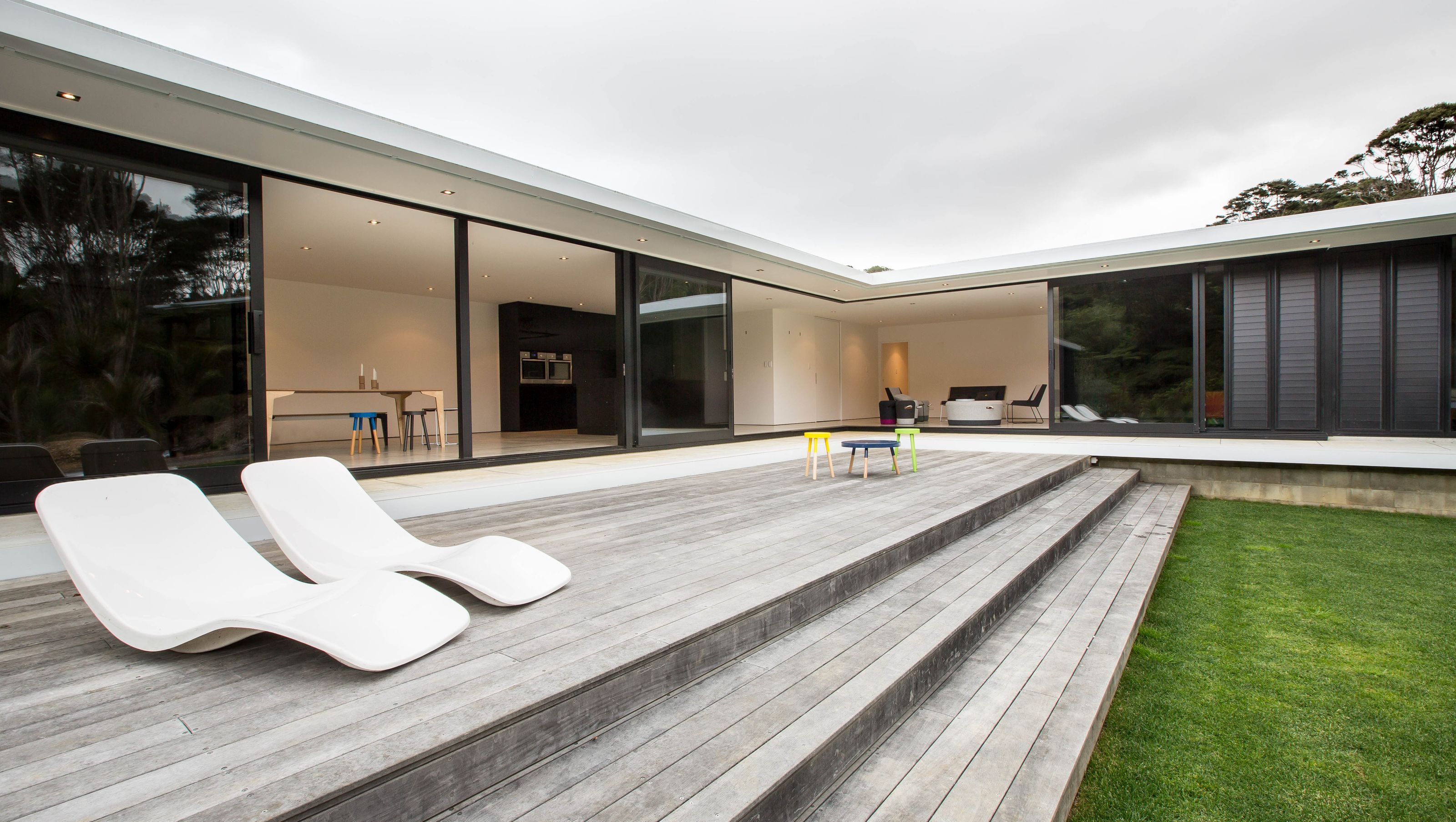 V House by CHRIS TATE