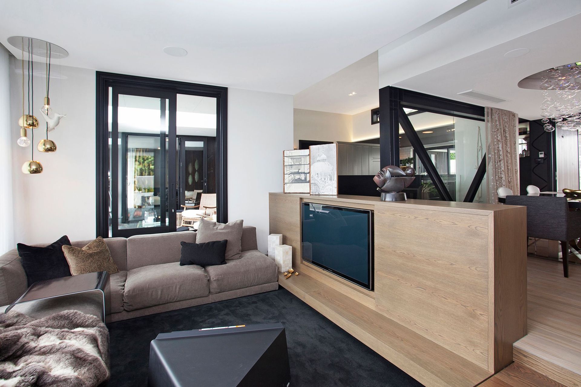 DJ Hewitt Show Home