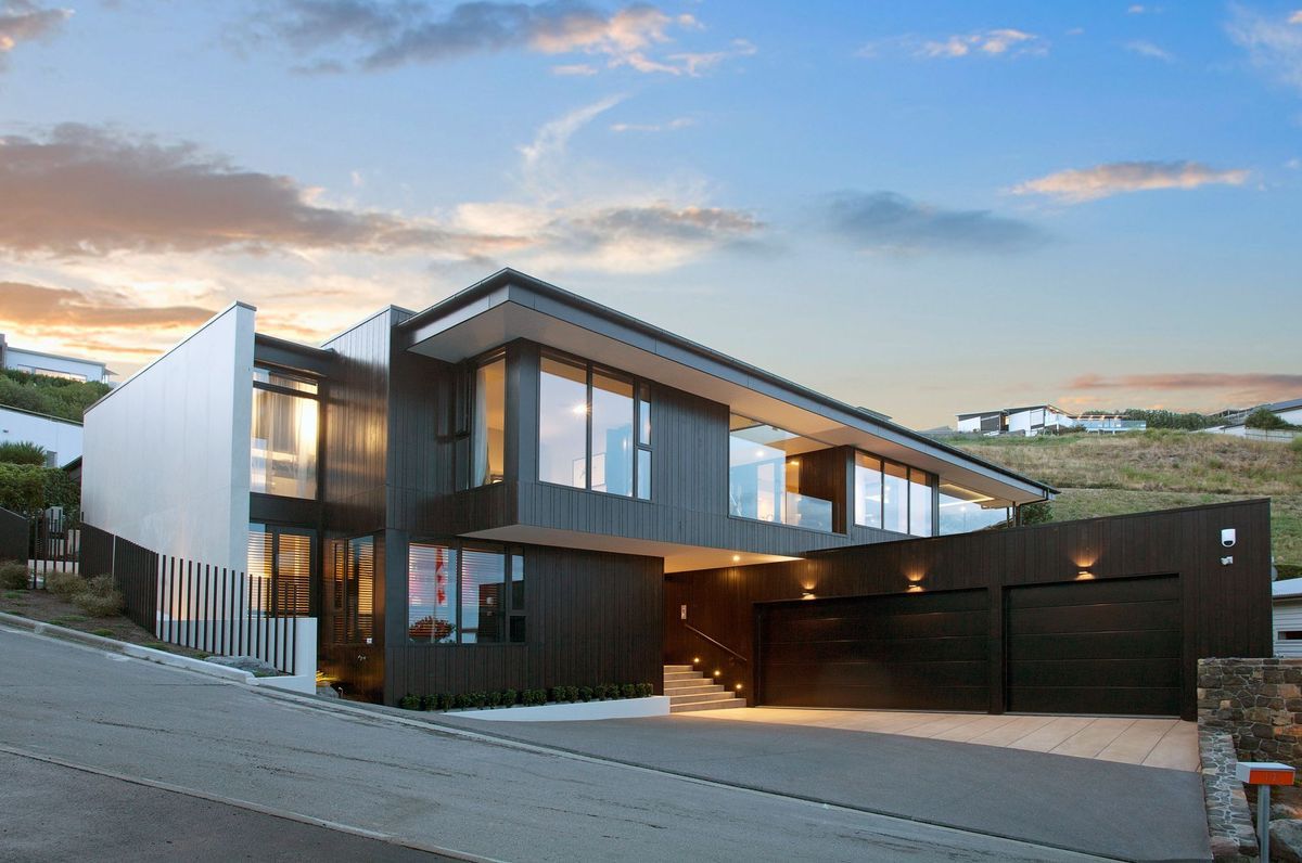 Redcliff's Home