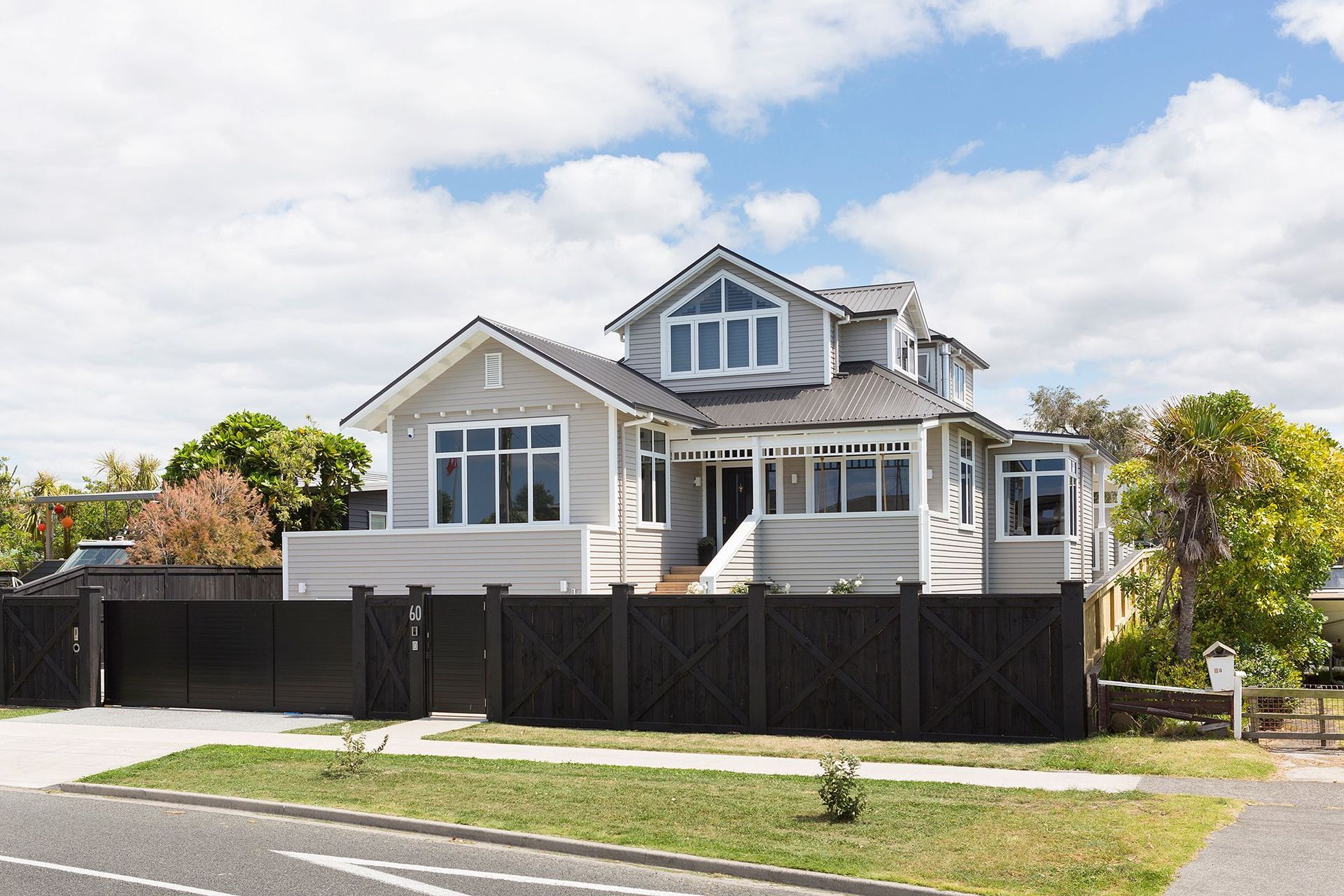 Omanu Beach House