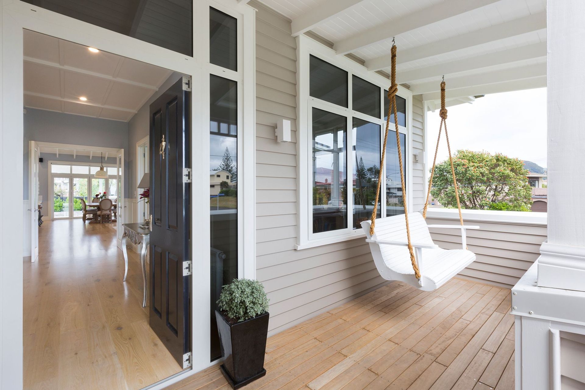 Omanu Beach House
