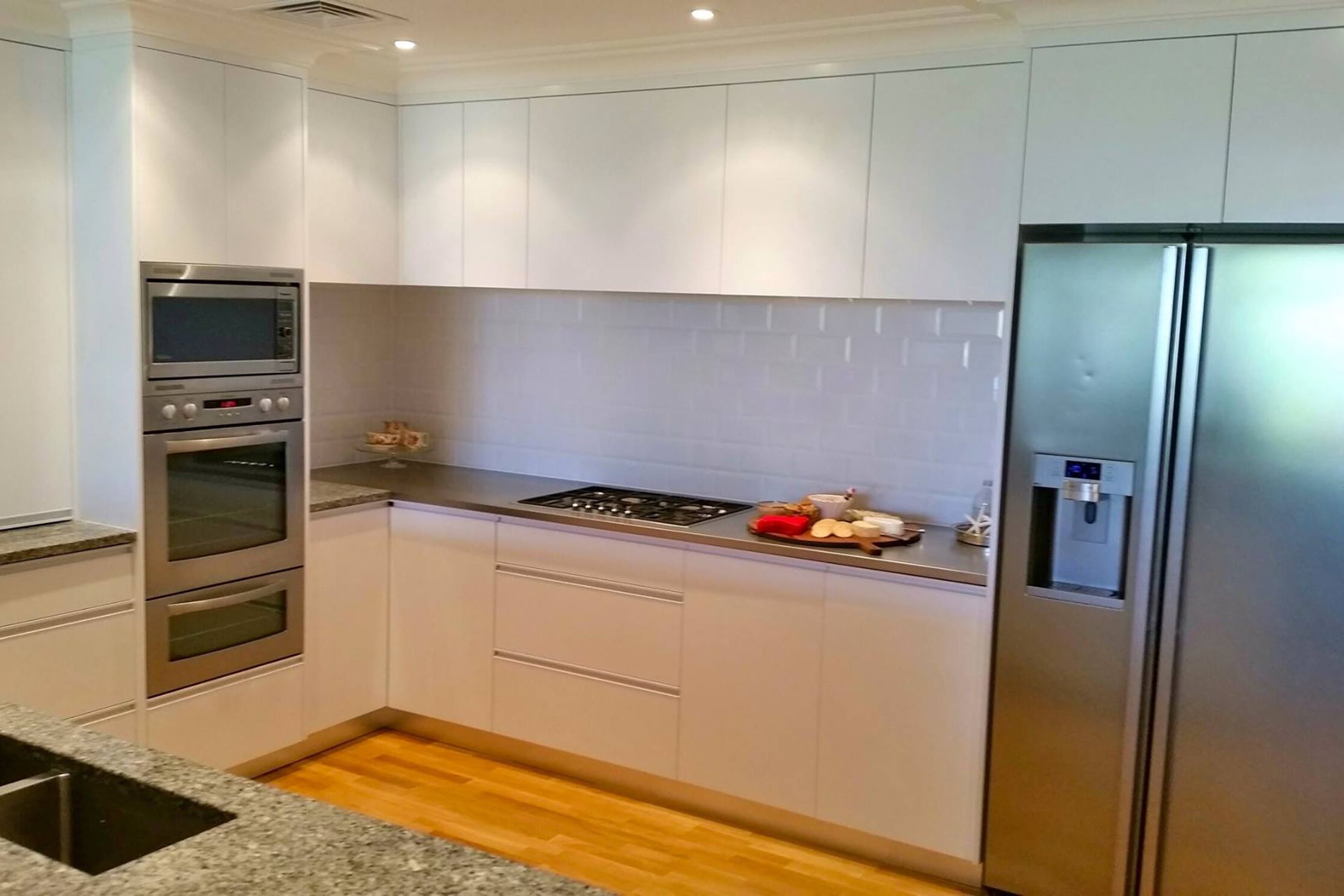 Handle-Less Look Kitchens