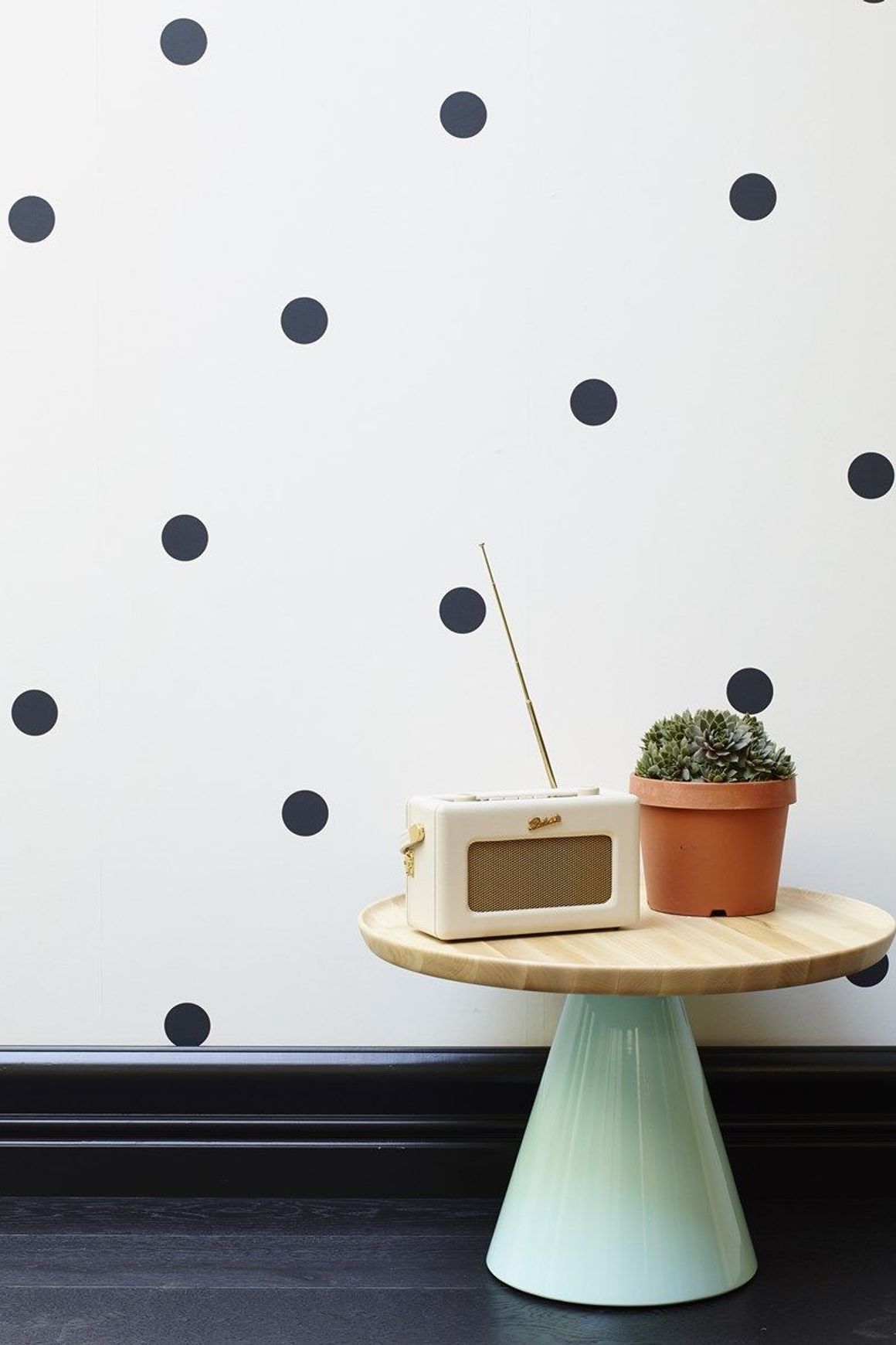 Aqua Gloss Enamel Paint: a water based acrylic enamel with a super shiny extremely hard-wearing gloss finish