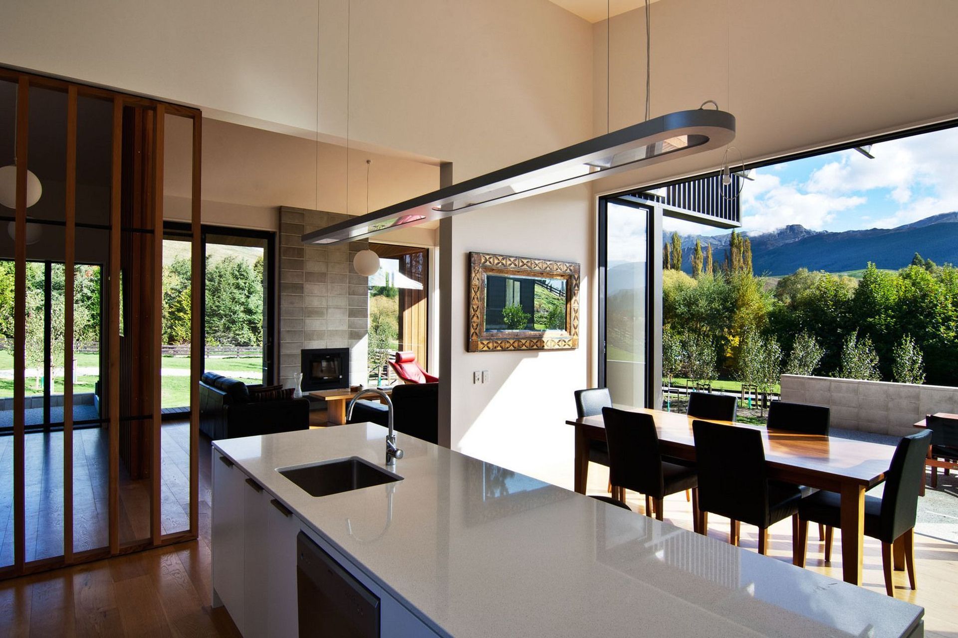 RR HOUSE