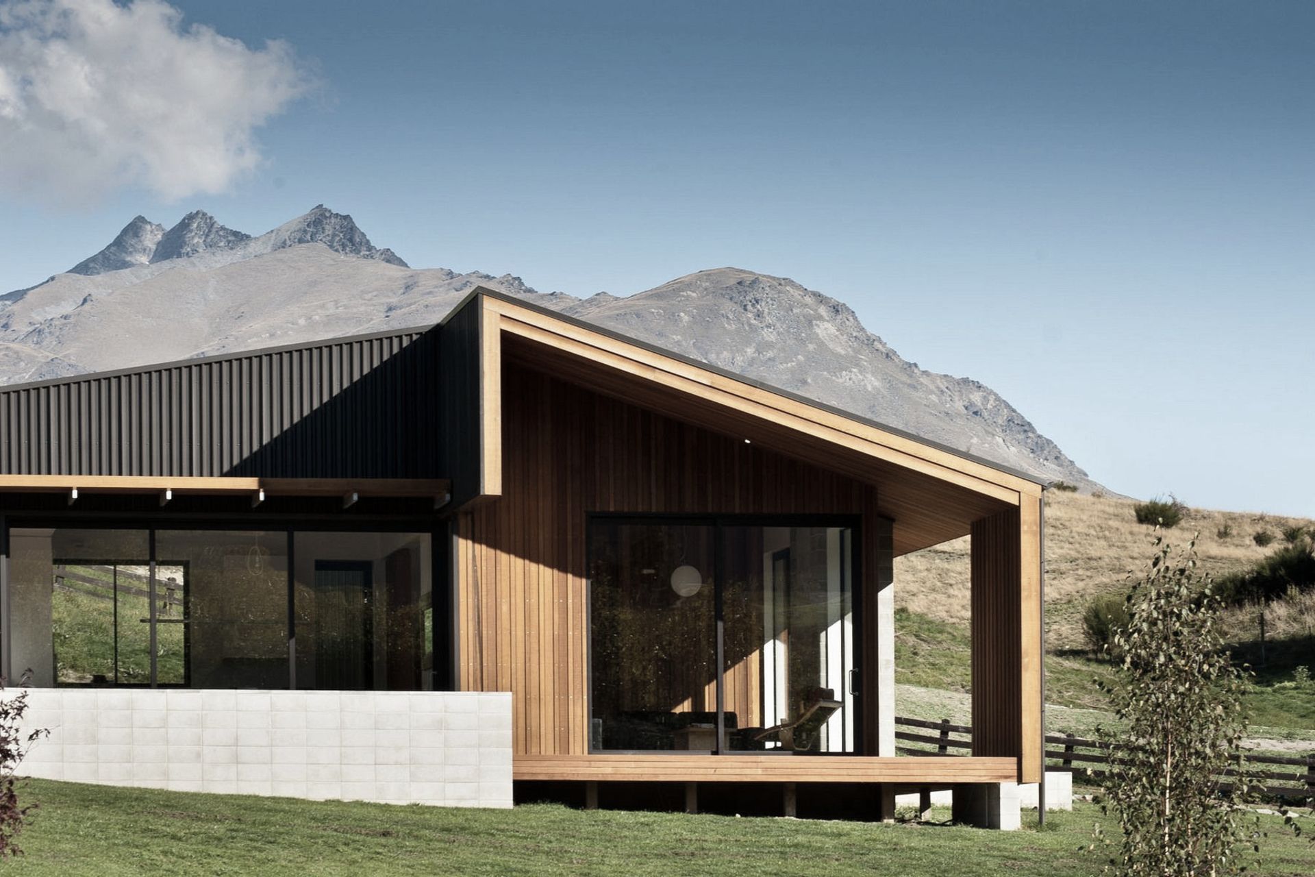 RR HOUSE