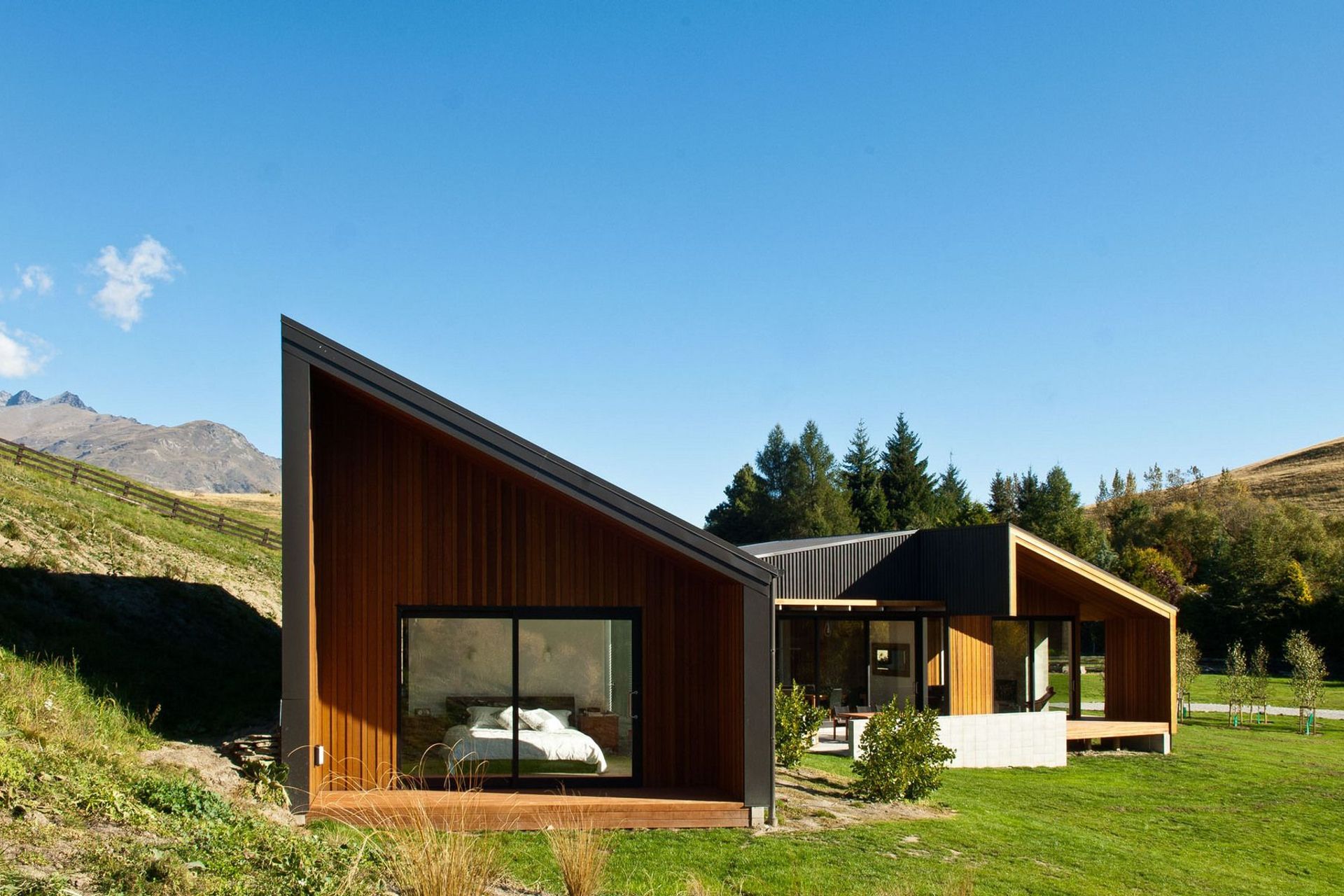 RR HOUSE