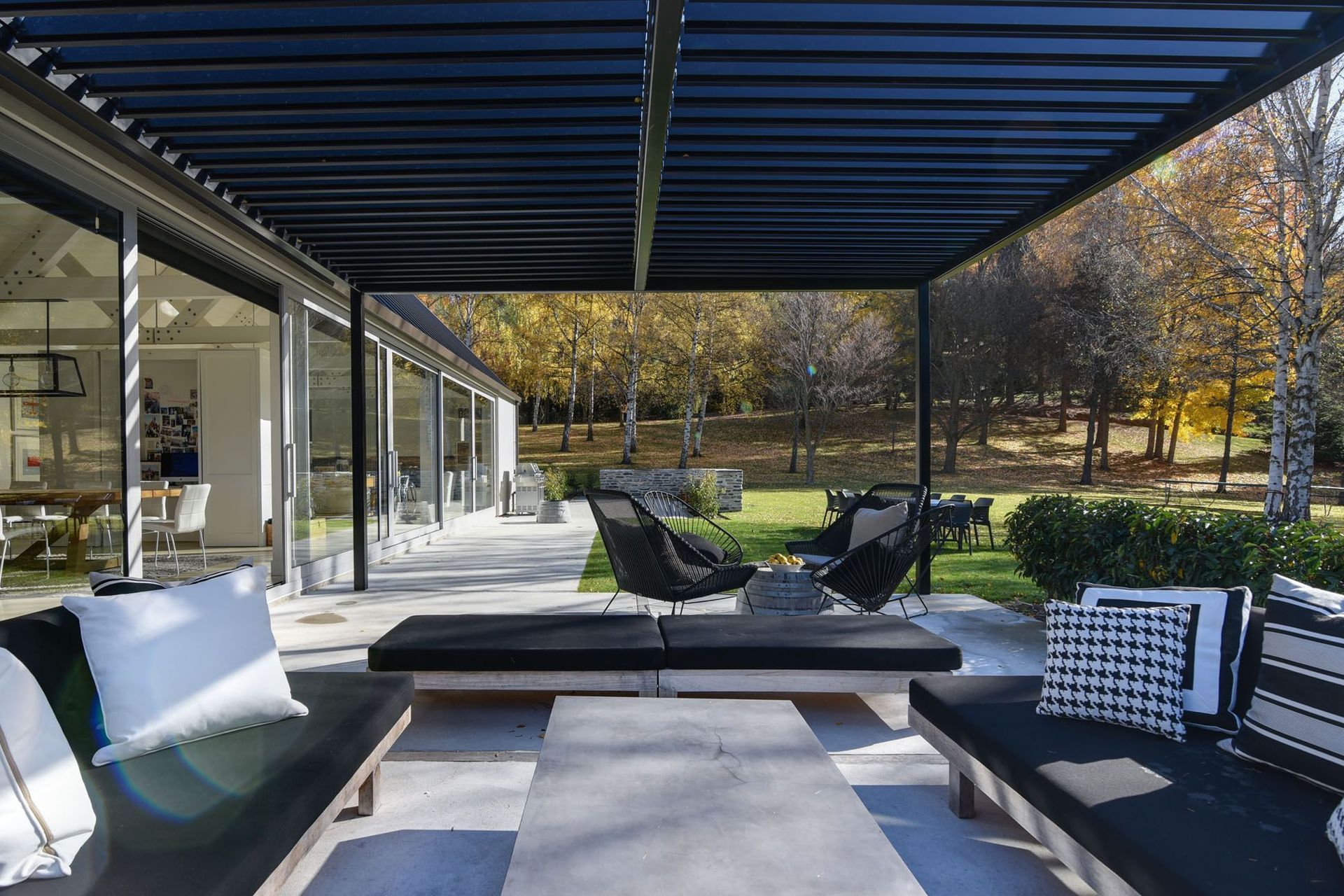 Locarno's motorised Louvre Roof Systems offer three louvre profile options—RL200 (pictured here), RLX200 and RLY200 louvre profiles—all are clean-lined, rectilinear profiles.