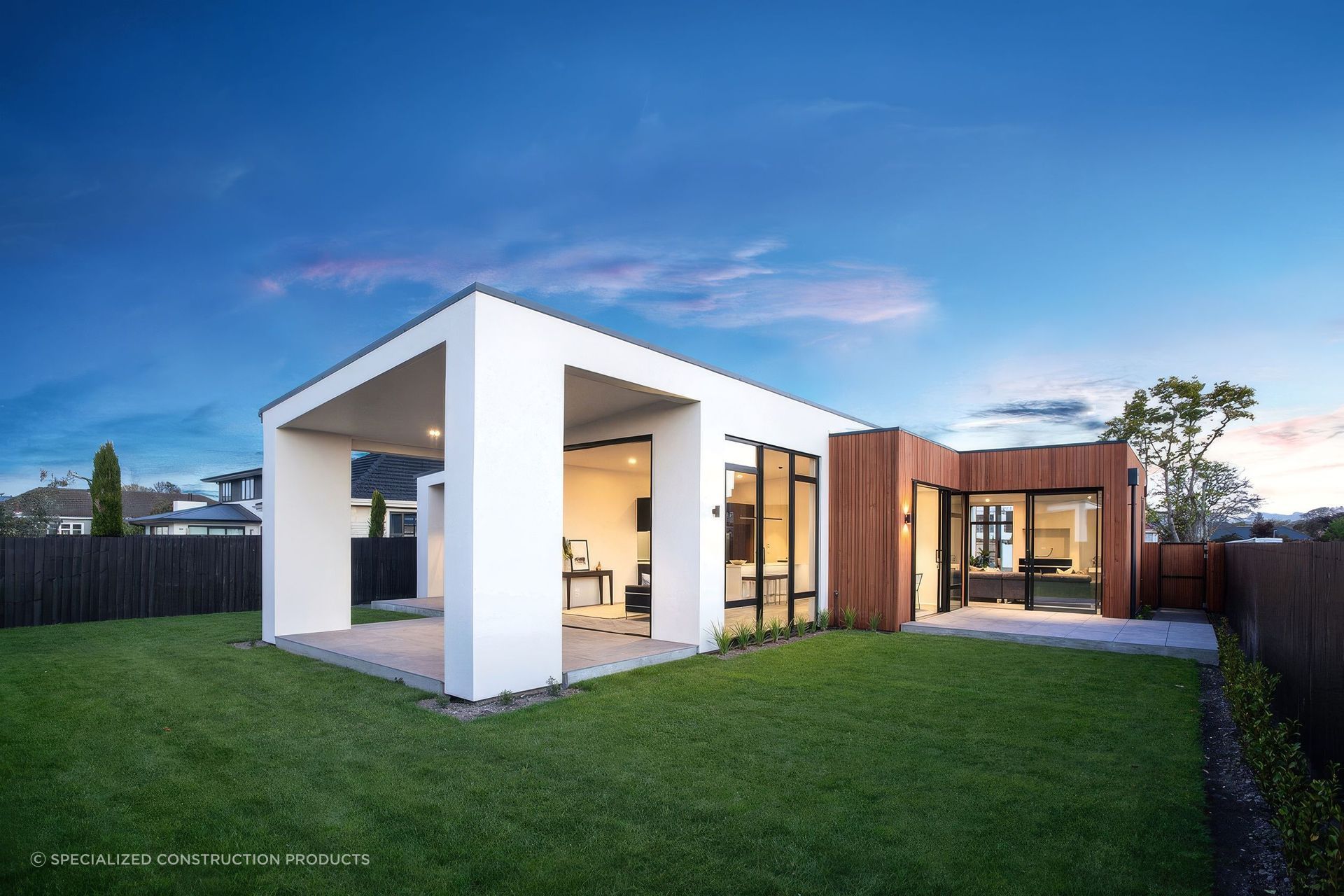 EZpanel is a cavity based autoclaved aerated concrete (AAC) panel cladding system which when finished with a layer of fibreglass reinforced polymer modified cement plaster creates a lightweight, highly durable exterior cladding