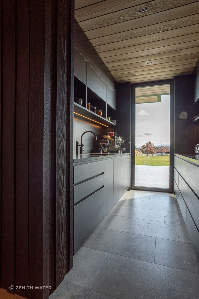 At high usage periods, the HydroTap continues to deliver consistent chilled water while optimising energy efficiency by up to 24%. In standby mode, the HydroTap is 10% more energy efficient while ensuring consistent chilled temperatures on demand.