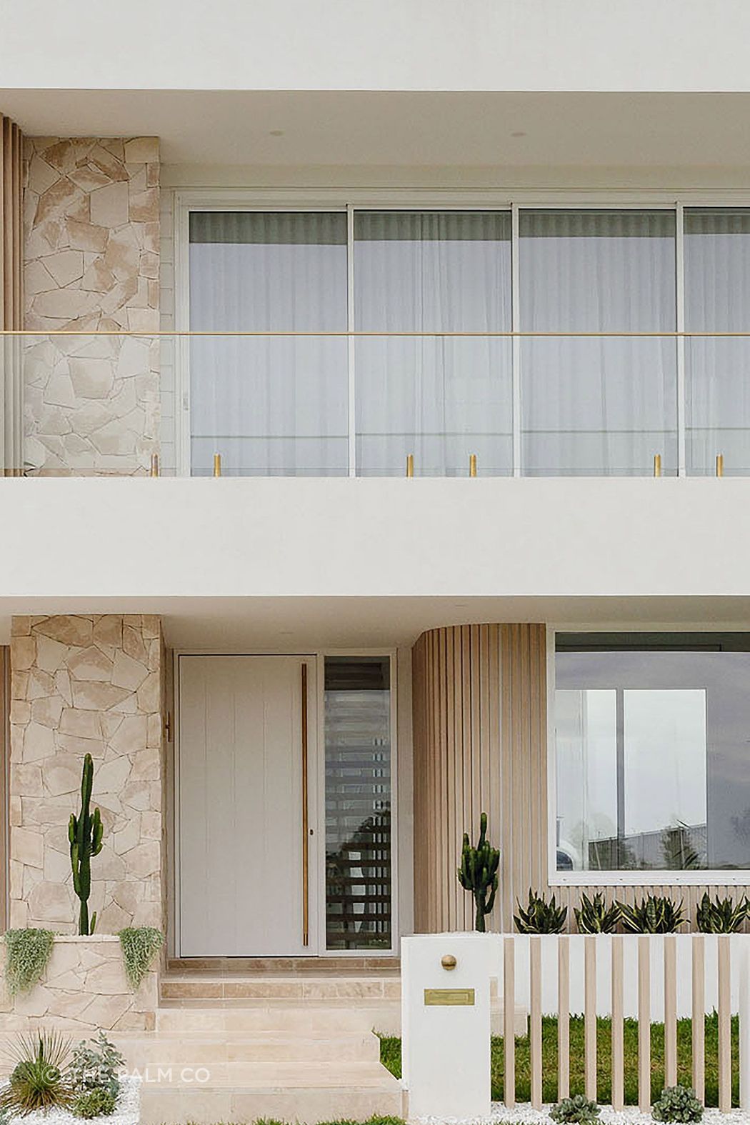 The Qualicoat-approved finish ensures low maintenance.