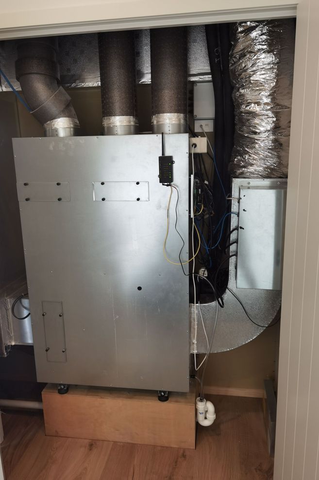 An example of the EOS after installation.