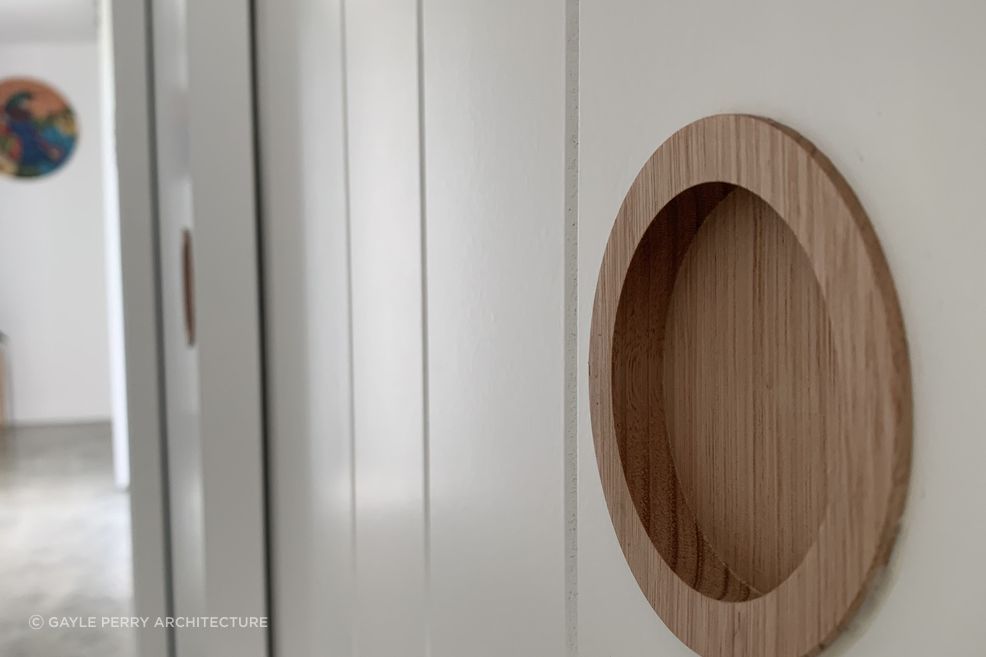 The Setto Round Handle is a classic inset pull handle designed to sit flush with the frame of your door or drawer.