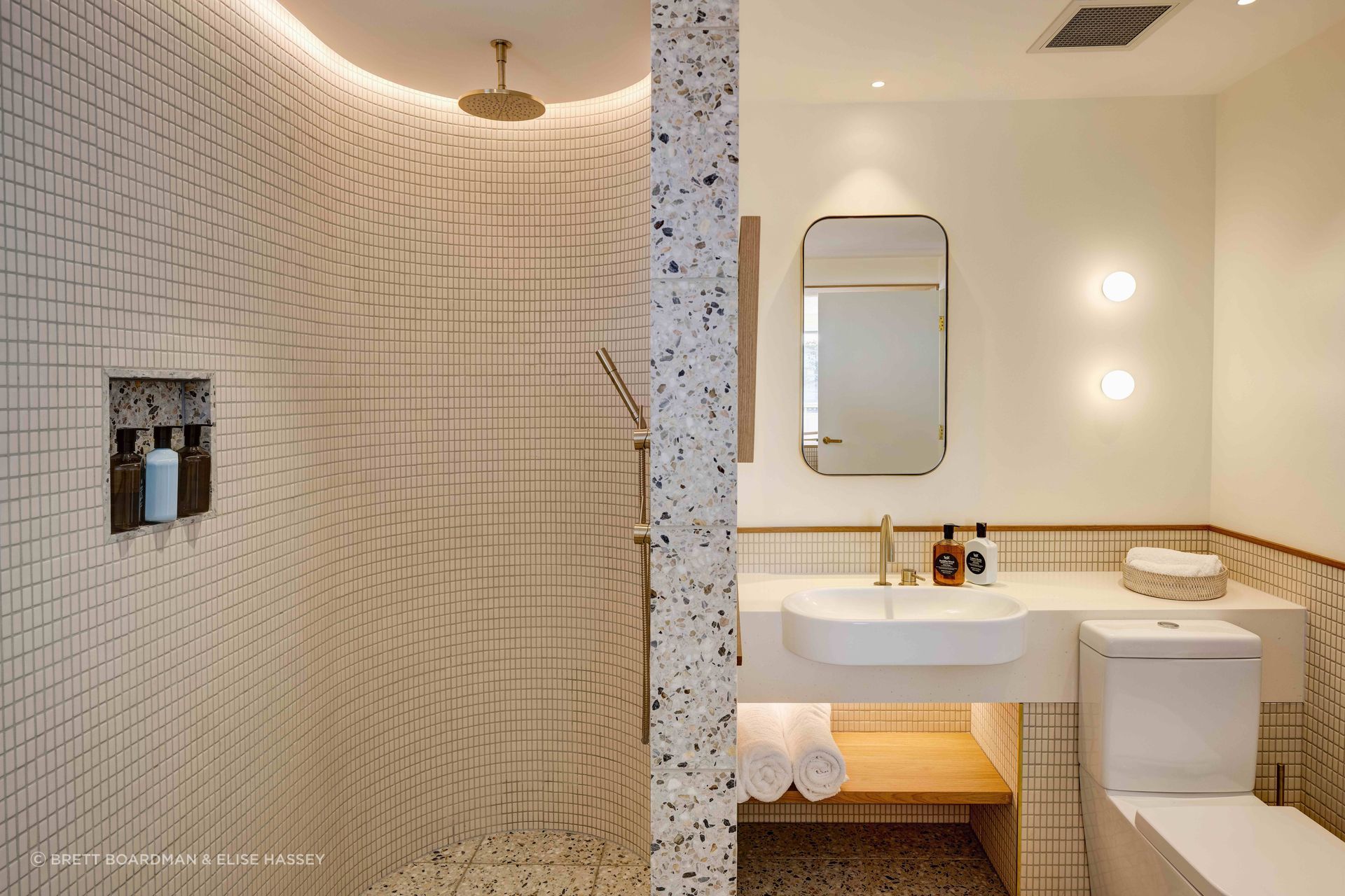 Task and indirect lighting optimise the guest experience in the Surf Hotel