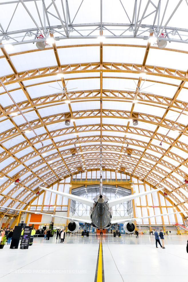 The 98 metre span of Hangar 4 at Auckland Airport is constructed from LVL timber.