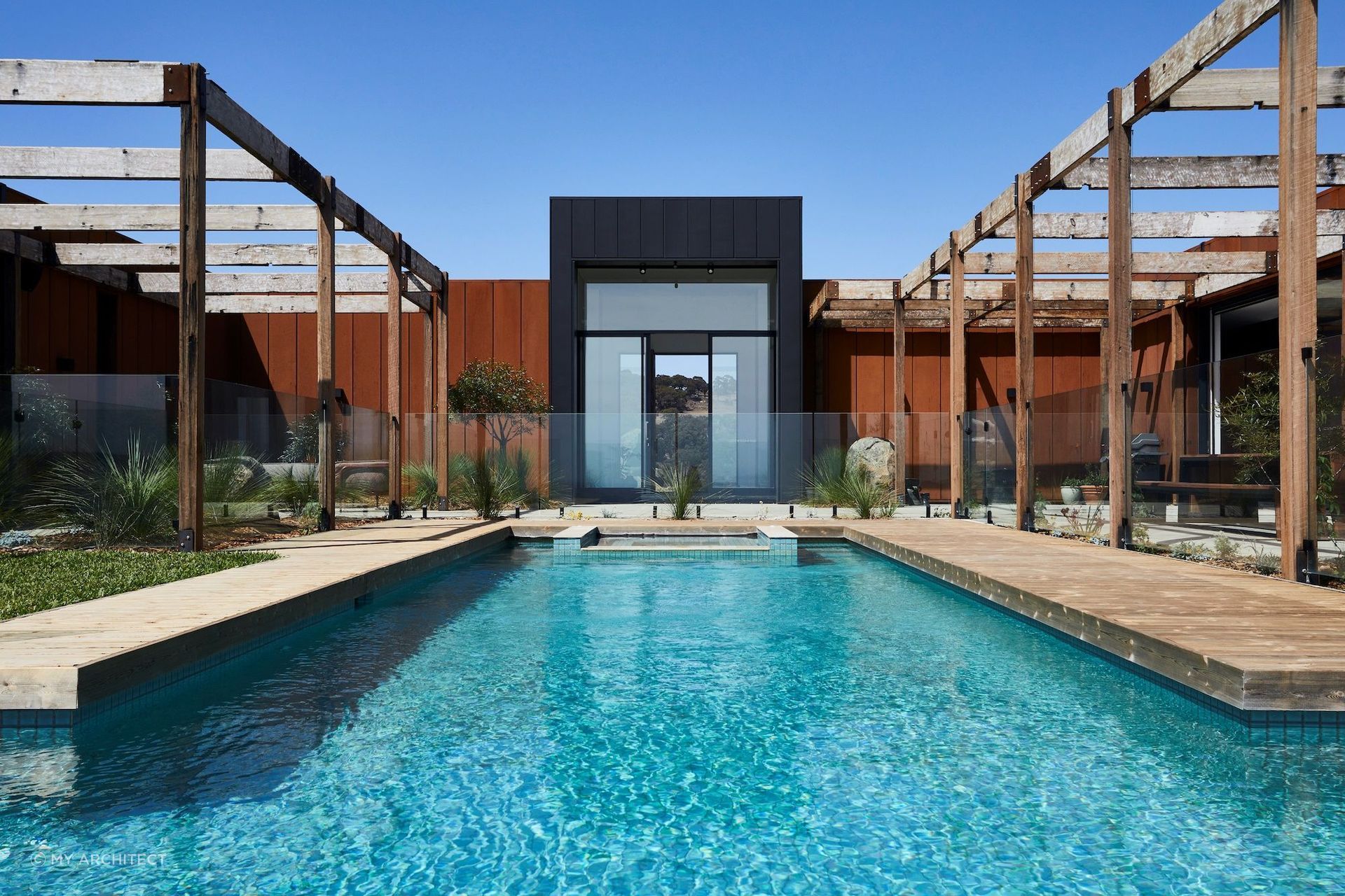A beautiful outdoor living space in Victoria by My Architect. | Photography: Armelle Habib