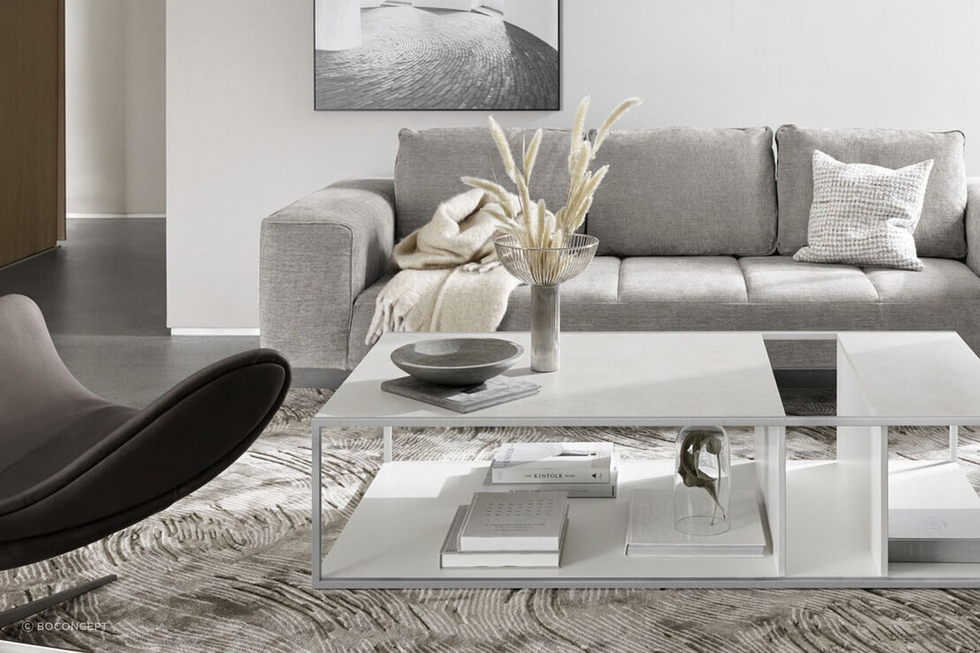 Natural elements like decorative grass help create a calm and relaxing atmosphere.