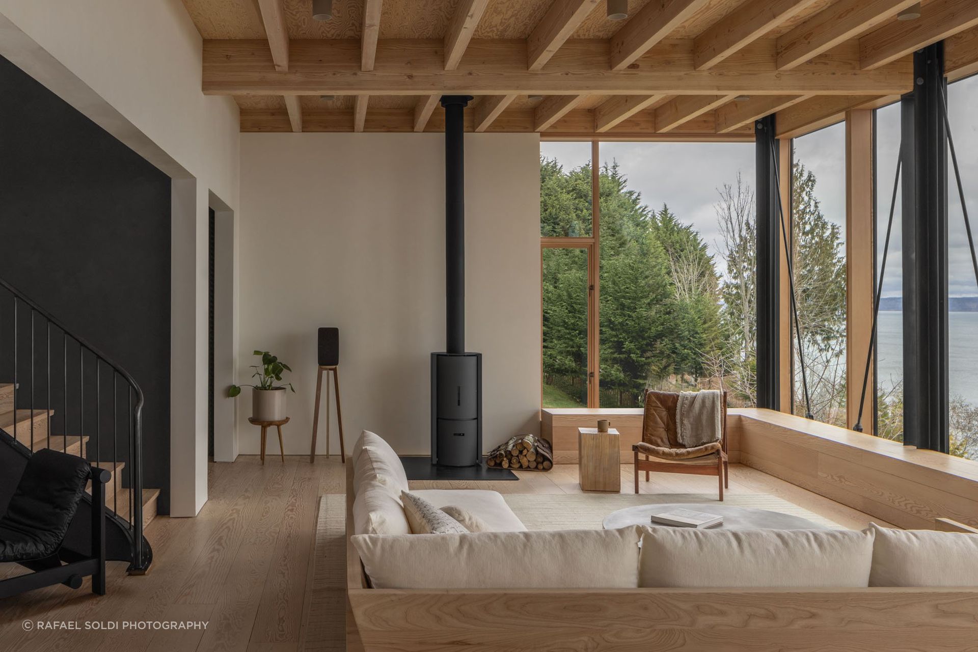 At Reframe Residence, everyday rituals are given their own carefully sheltered moments, with spaces for cooking, listening and working positioned as quiet apertures to the Puget Sound landscape.

Architecture: Studio PHH Architects