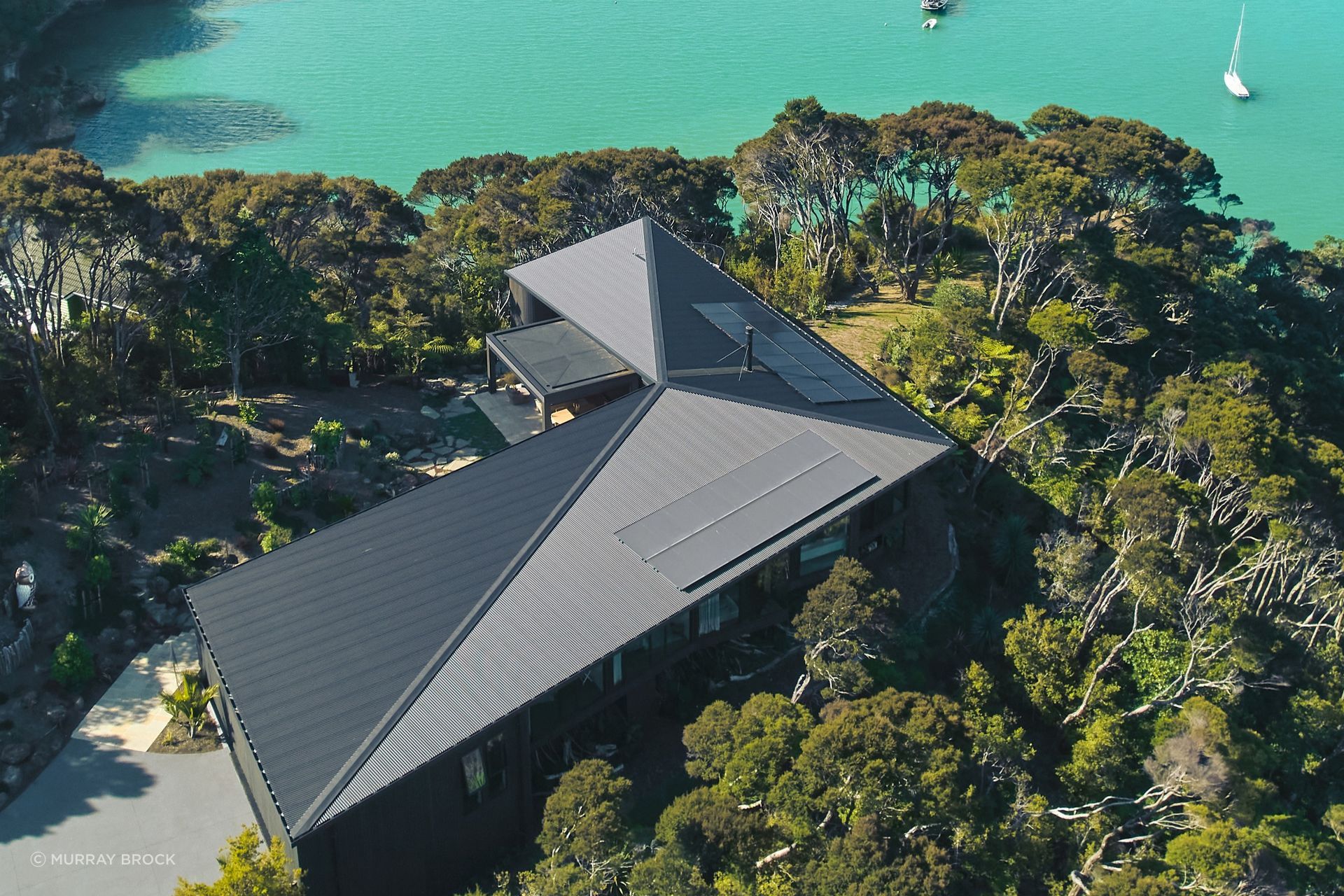 In this design by Ponting Fitzgerald amidst native bush,  the roof acts as a wing overlay expressing the suspension and flight of a bird.