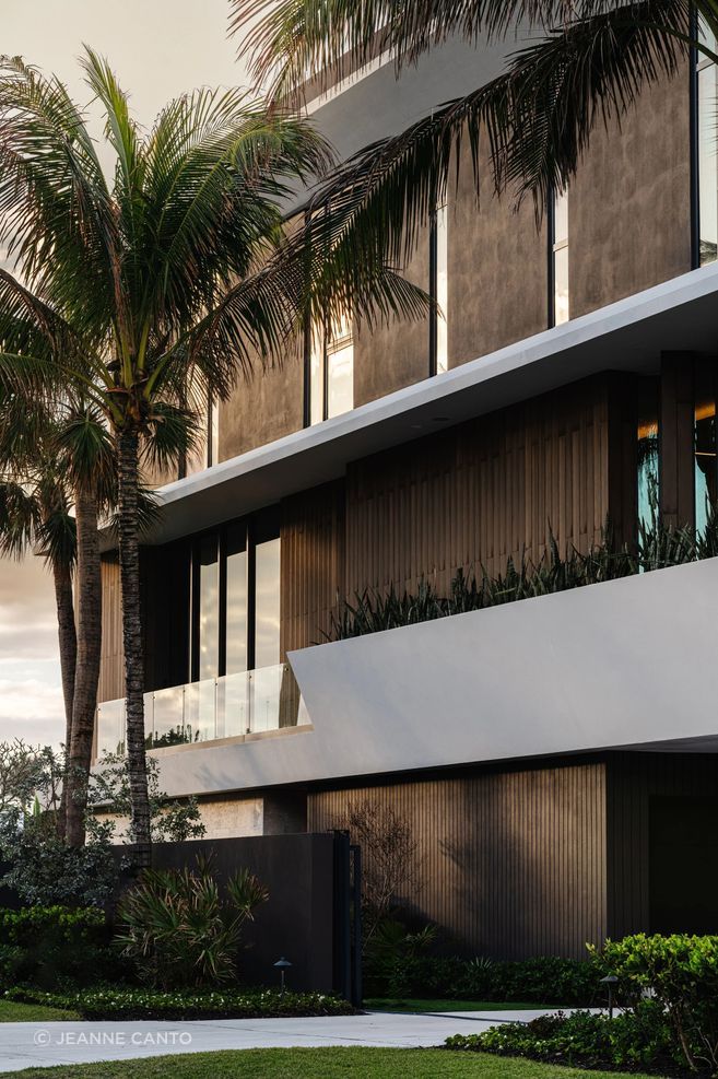 When tasked with designing a home on this stunning oceanfront site, it was evident that views, light, and the beachfront context would be the driving force. KODA Design + Architecture took inspiration from the numerous catamarans that line the sand beyond and explored how the geometry of their components could be expressed through architecture.