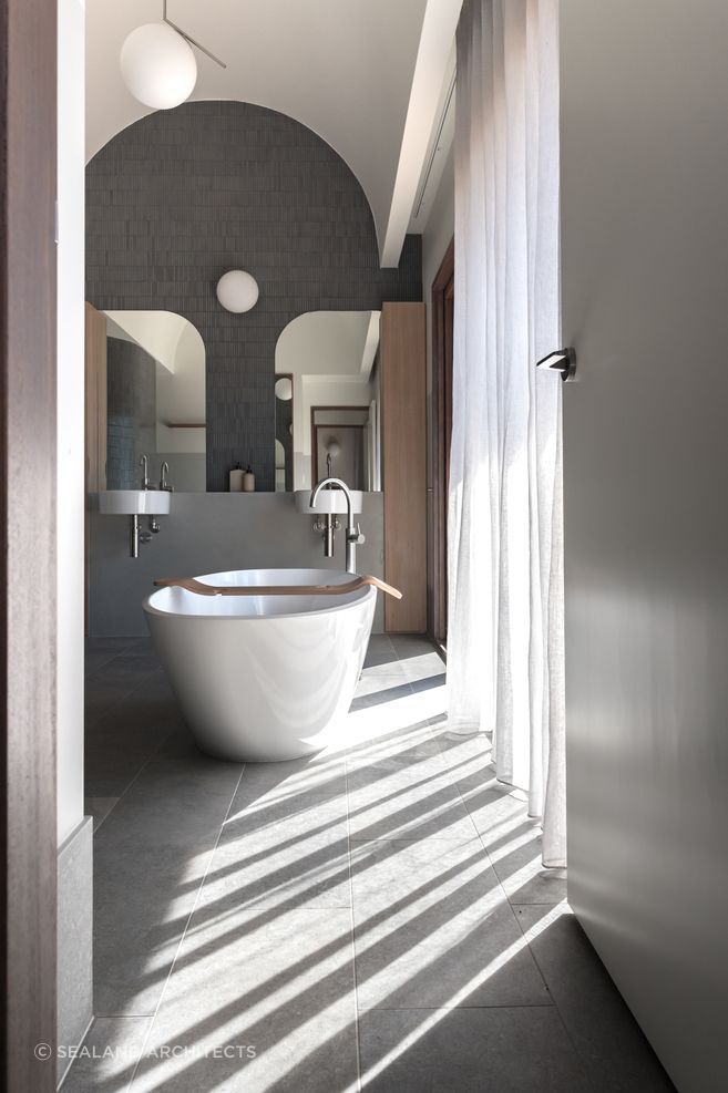Elegant arched features at Australis Photography: Emma Bourne &amp; David Chatfield