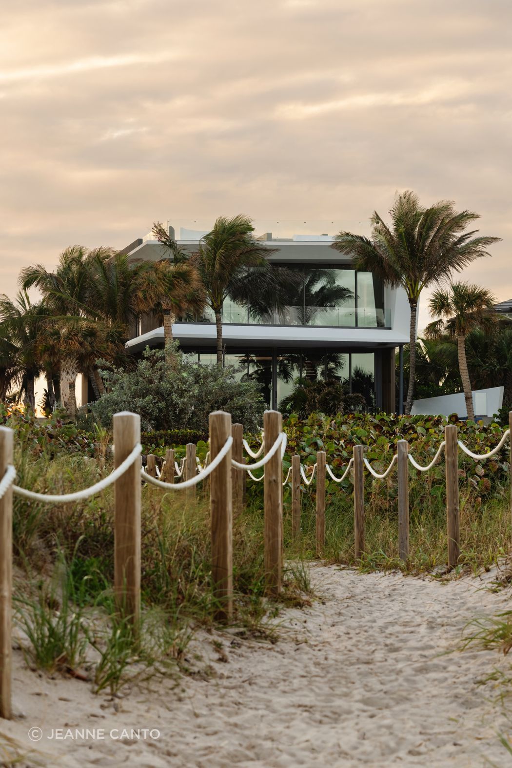 North Ocean's site design acts as an extension of the beach and dune directly across the street. The winding pedestrian entry path is a direct continuation of the public dune path.