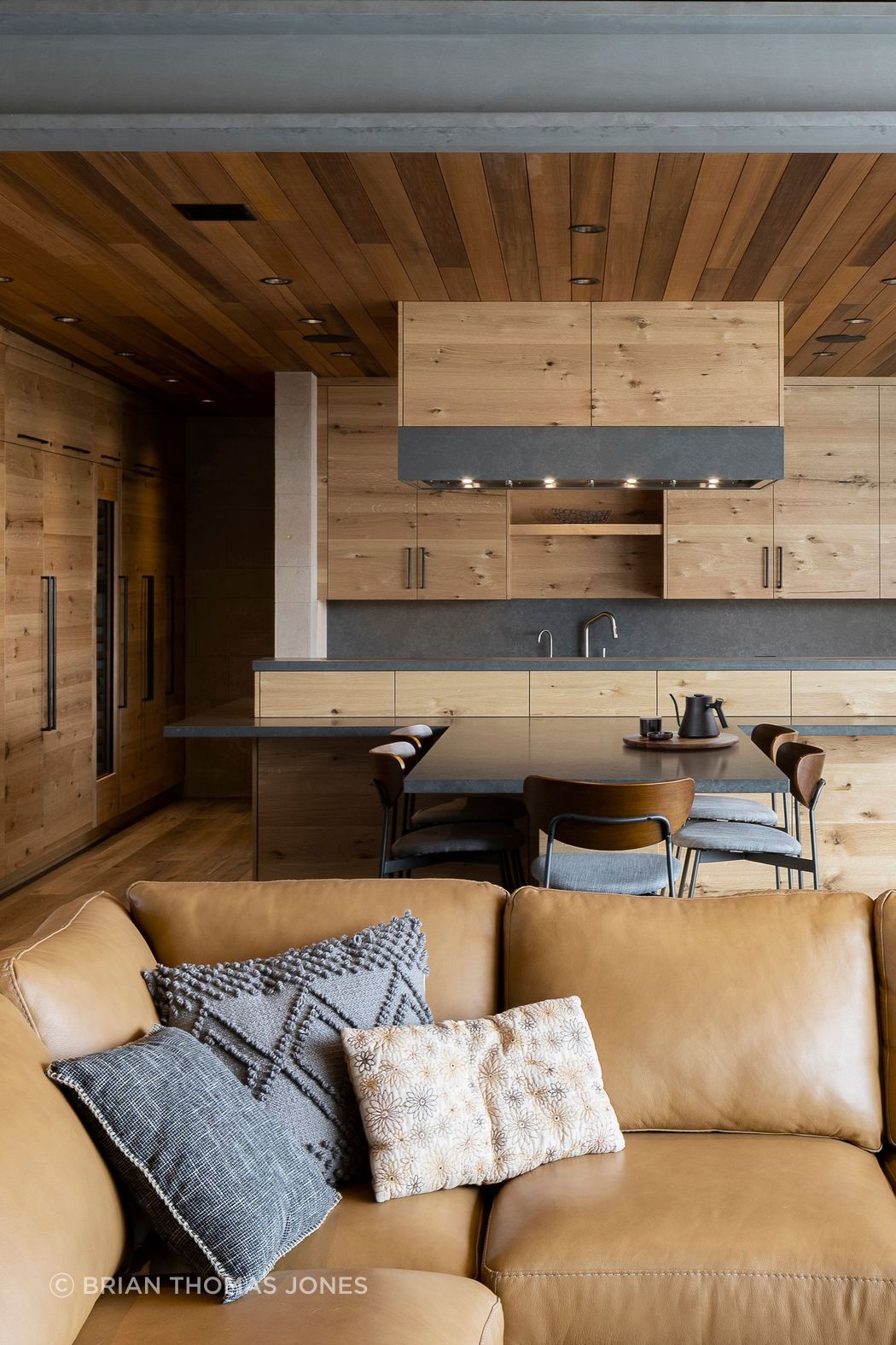 AO-HOUSEGREAT-ROOM03.jpg